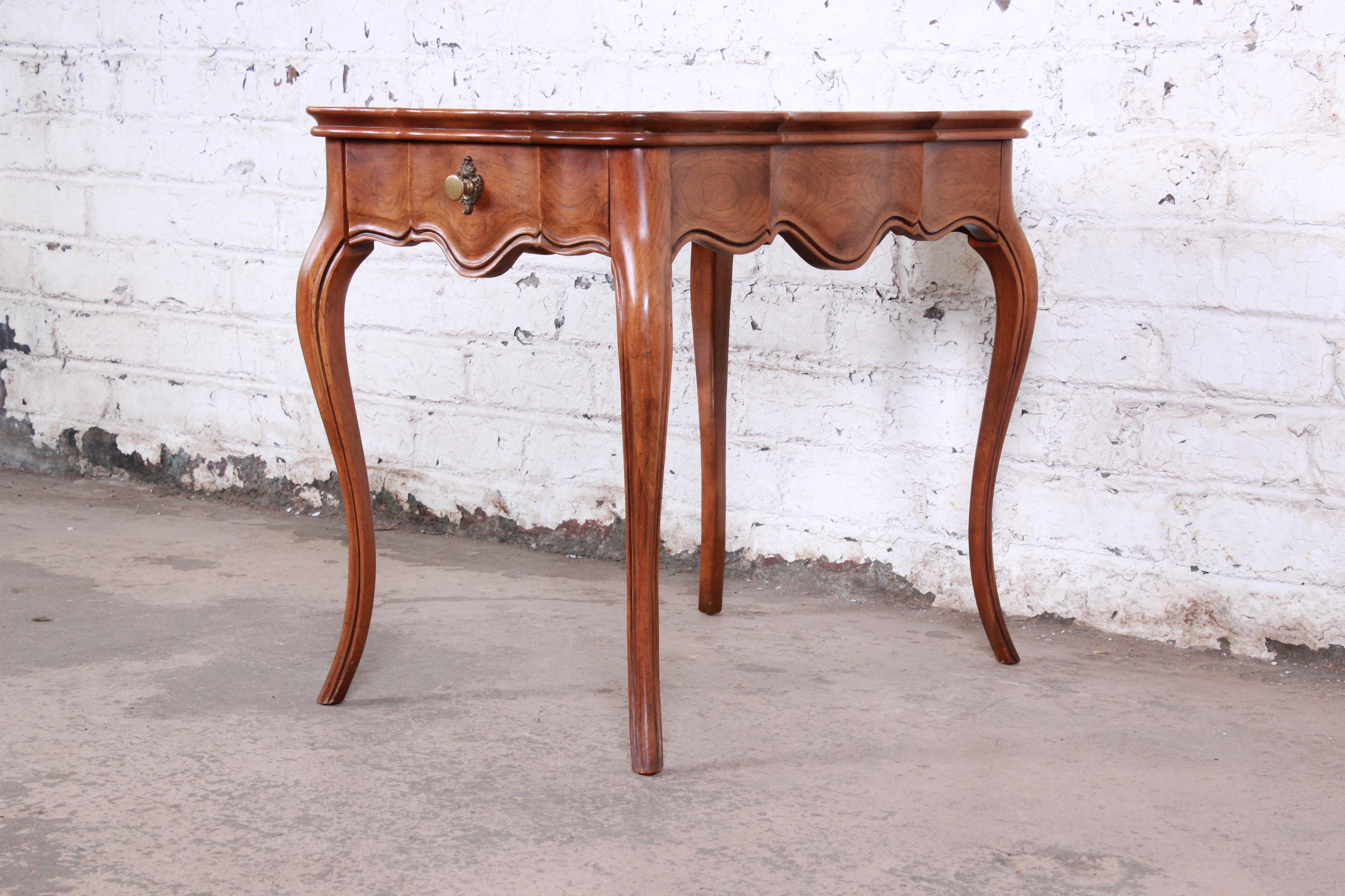 Baker Furniture French Provincial Louis XV Style Walnut Burl Side Table In Good Condition In South Bend, IN