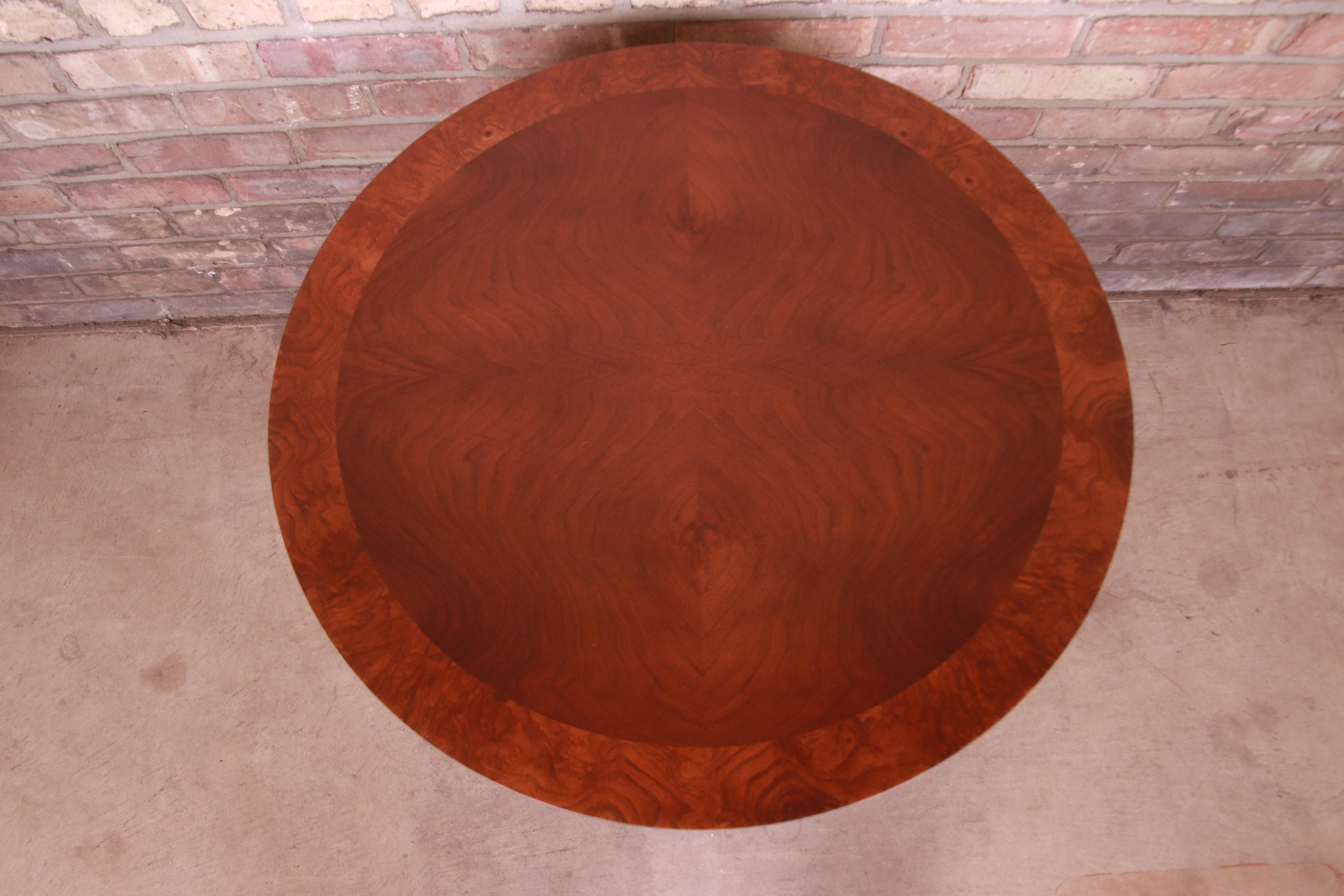 Baker Furniture French Provincial Louis XV Walnut and Burl Tea Table, Refinished For Sale 6