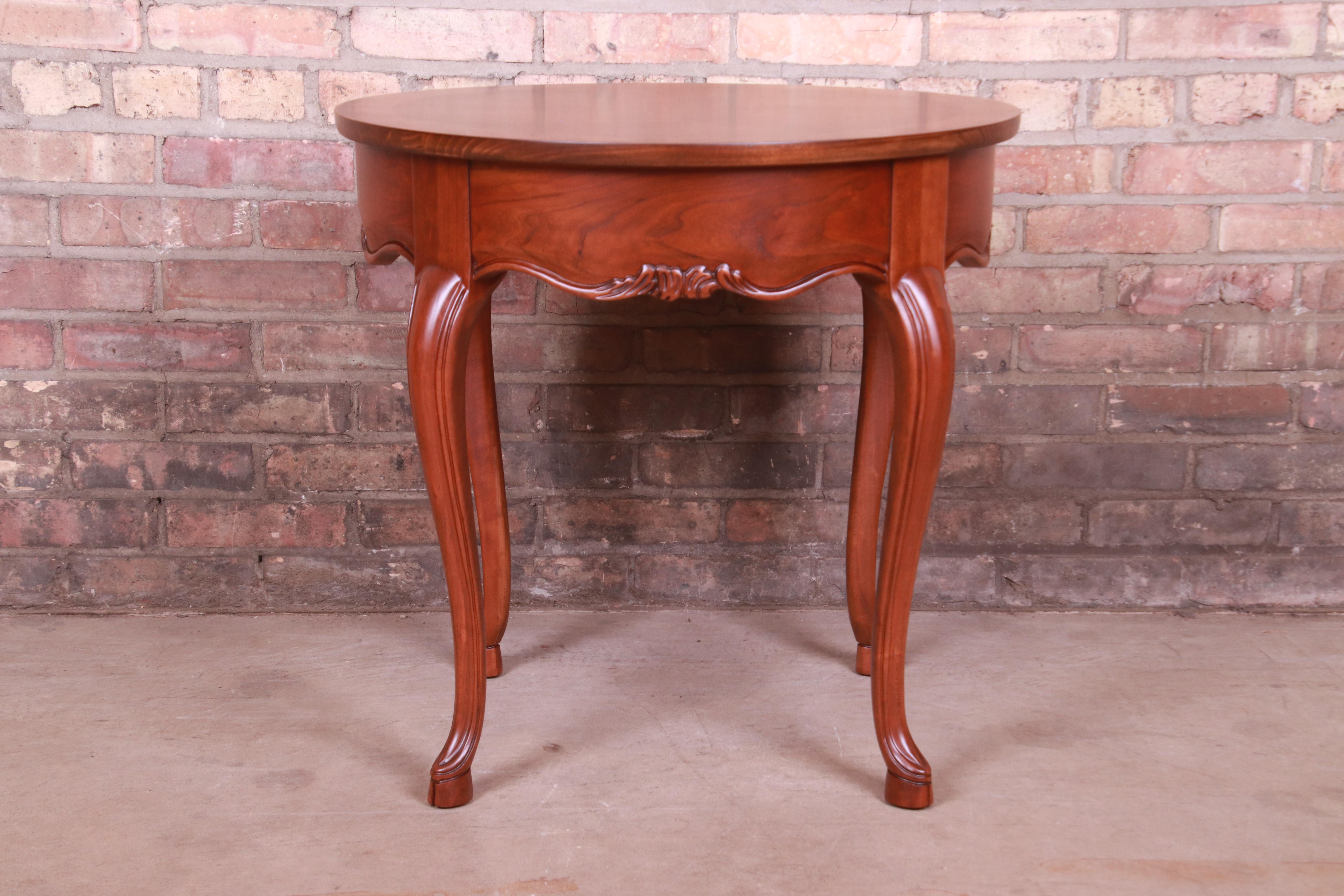 Baker Furniture French Provincial Louis XV Walnut and Burl Tea Table, Refinished For Sale 12