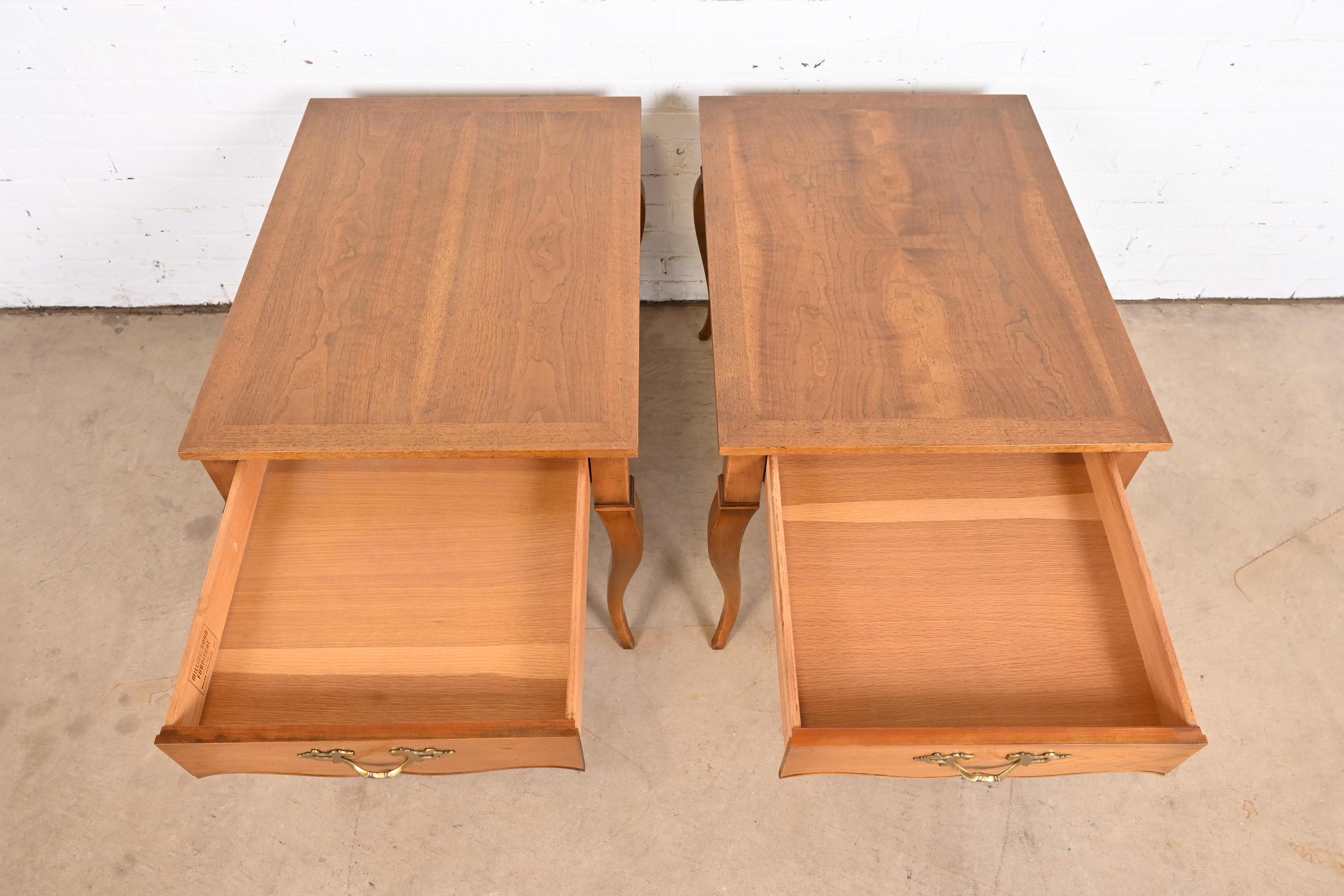 Baker Furniture French Provincial Louis XV Walnut and Cherry Wood End Tables For Sale 3