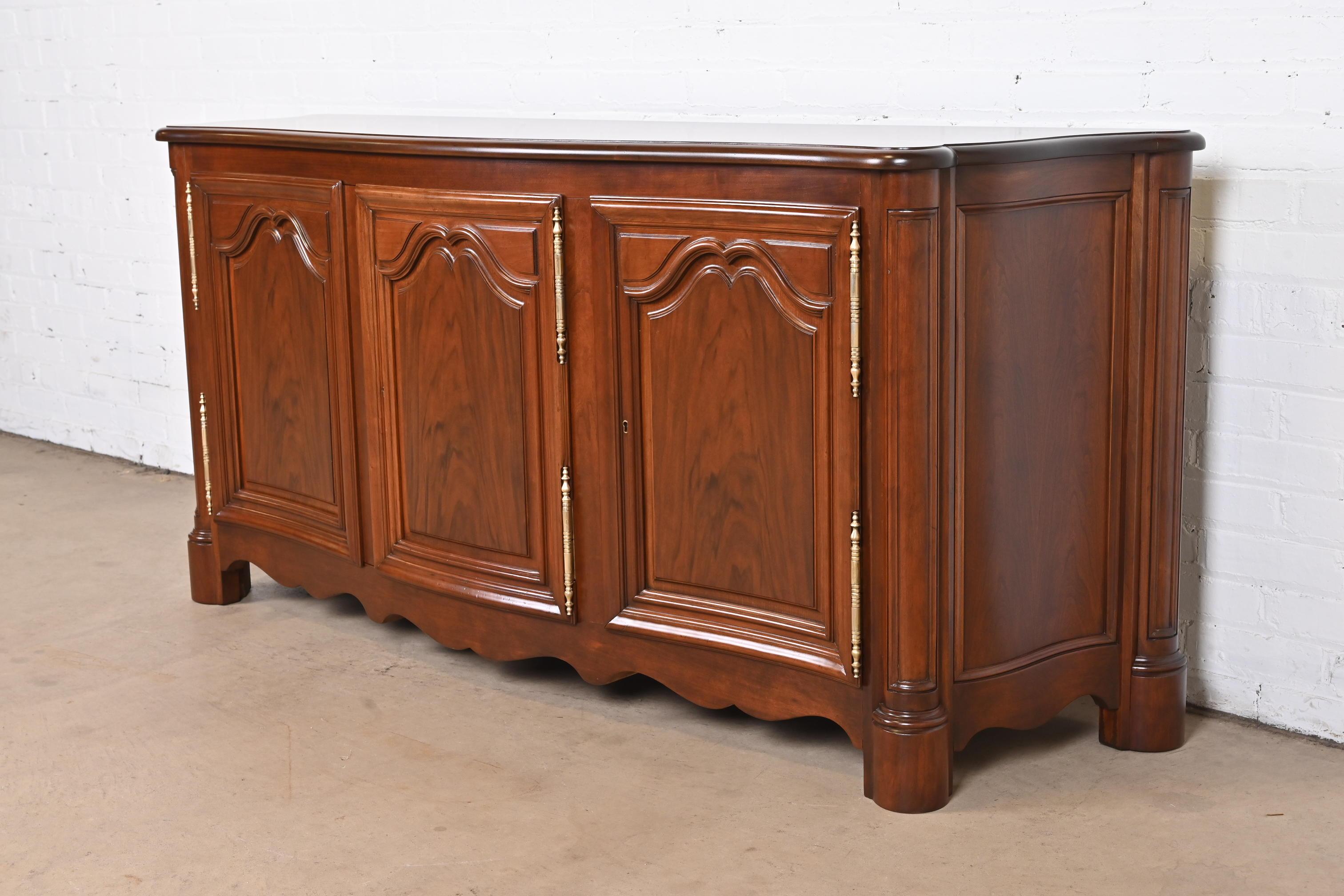 Baker Furniture French Provincial Louis XV Walnut Sideboard, Newly Refinished In Good Condition For Sale In South Bend, IN