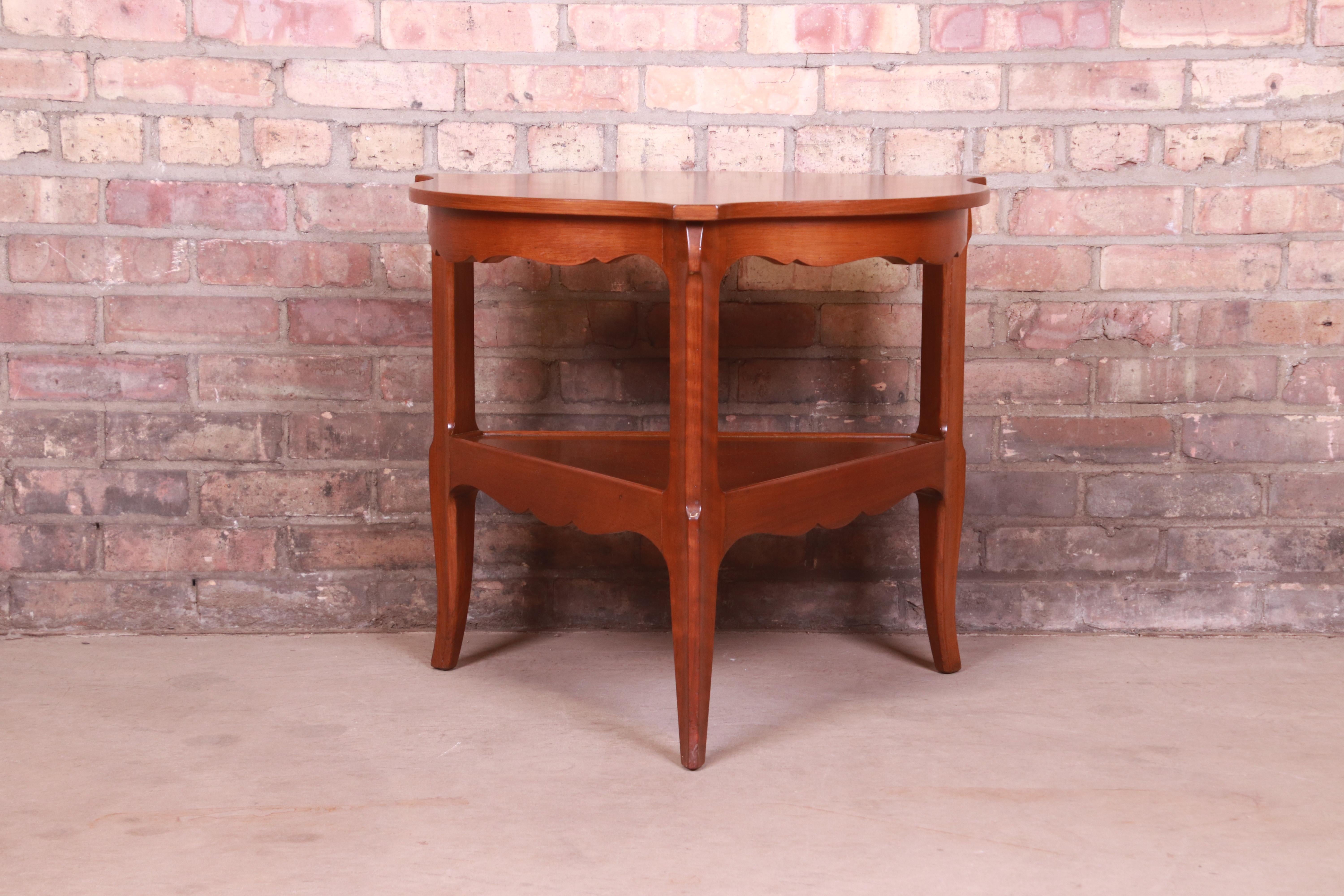 Baker Furniture French Provincial Louis XV Walnut Tea Table, Circa 1960s In Good Condition In South Bend, IN