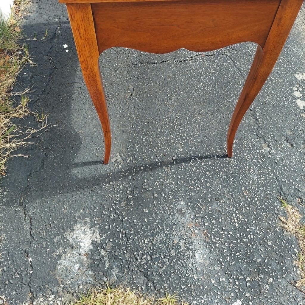 Baker Furniture French Provincial Louis XV Walnut Writing Desk In Good Condition For Sale In Charleston, SC