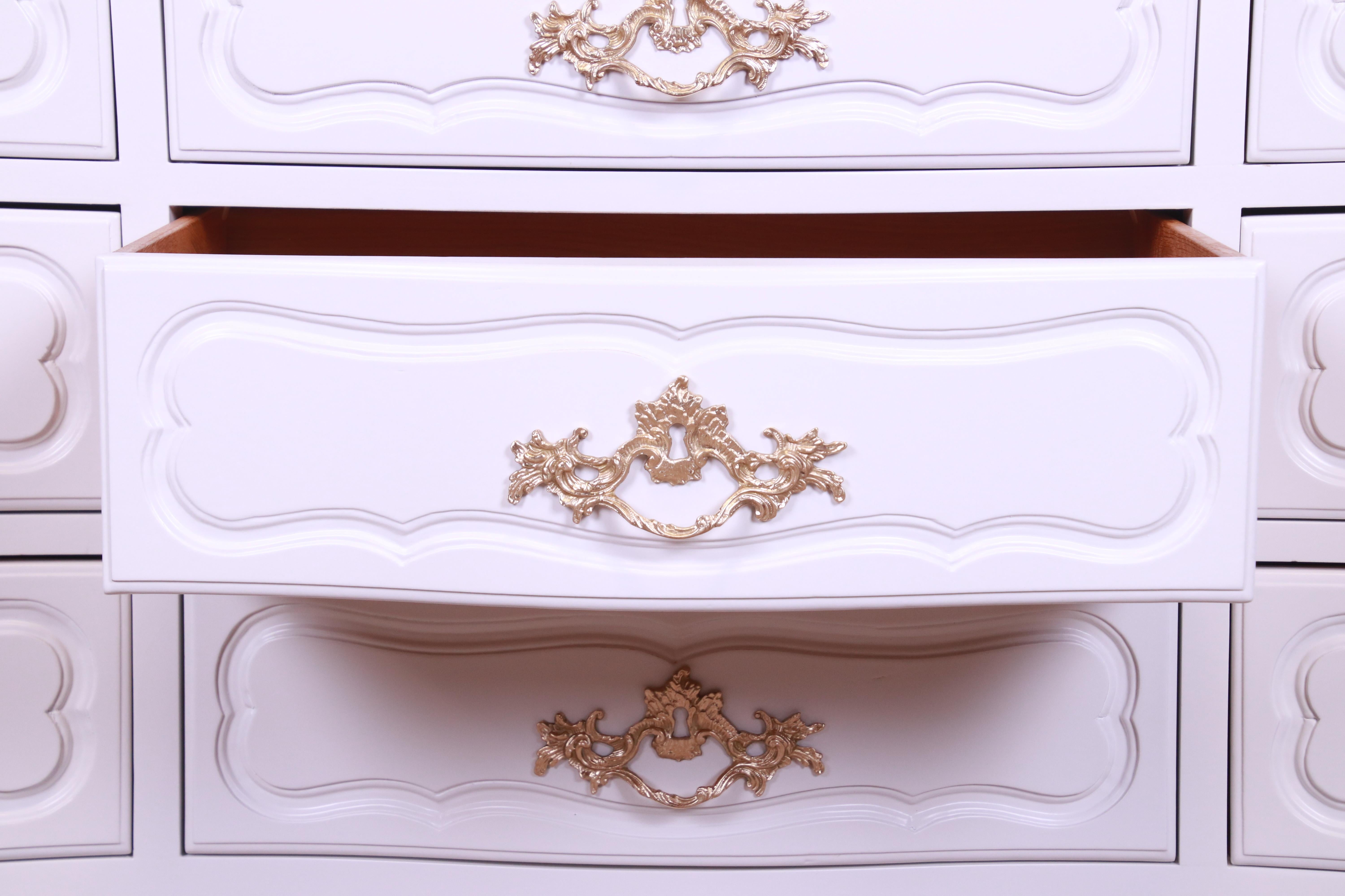 Baker Furniture French Provincial Louis XV White Lacquered Dresser, Refinished In Good Condition For Sale In South Bend, IN