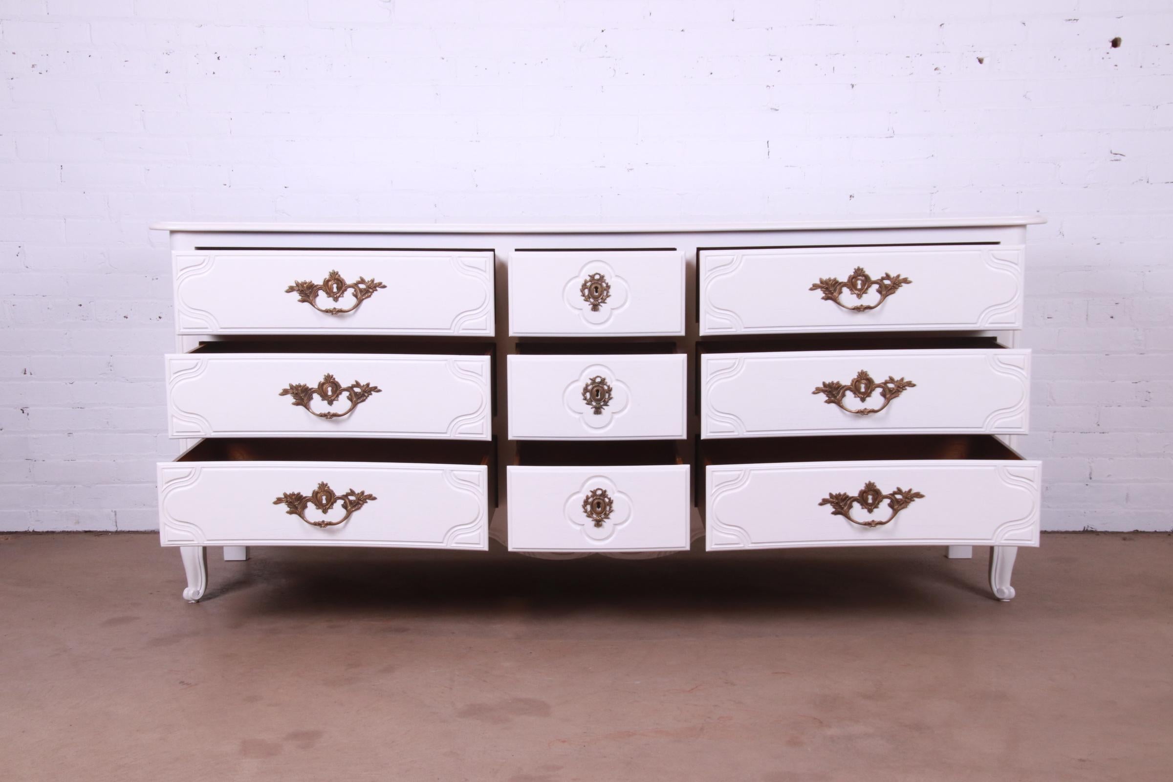 Baker Furniture French Provincial Louis XV White Lacquered Dresser, Refinished For Sale 1