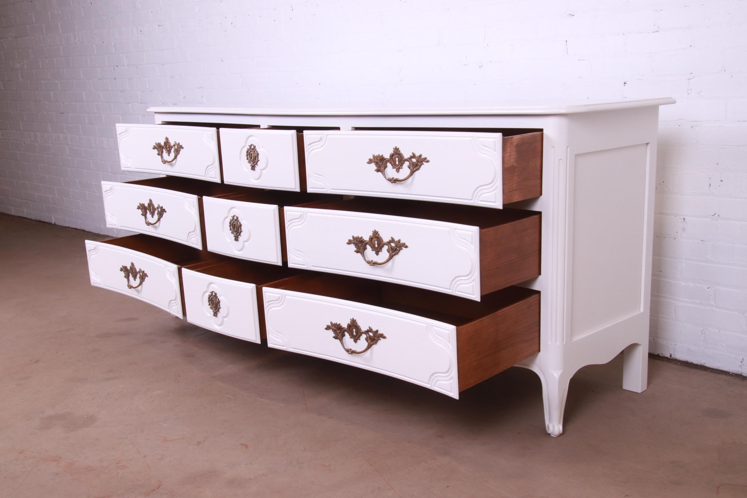 Baker Furniture French Provincial Louis XV White Lacquered Dresser, Refinished For Sale 2