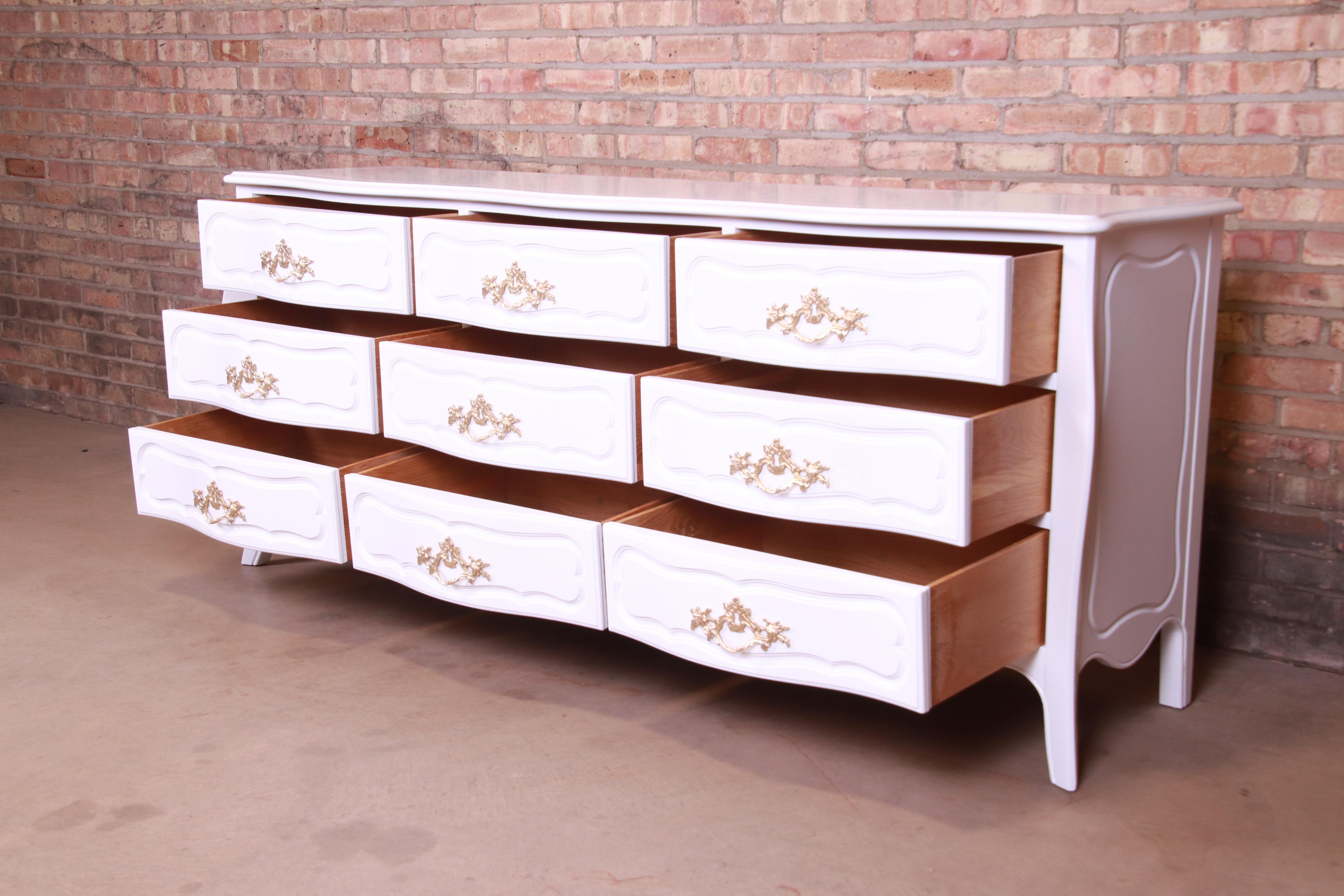 Brass Baker Furniture French Provincial Louis XV White Lacquered Dresser, Refinished For Sale