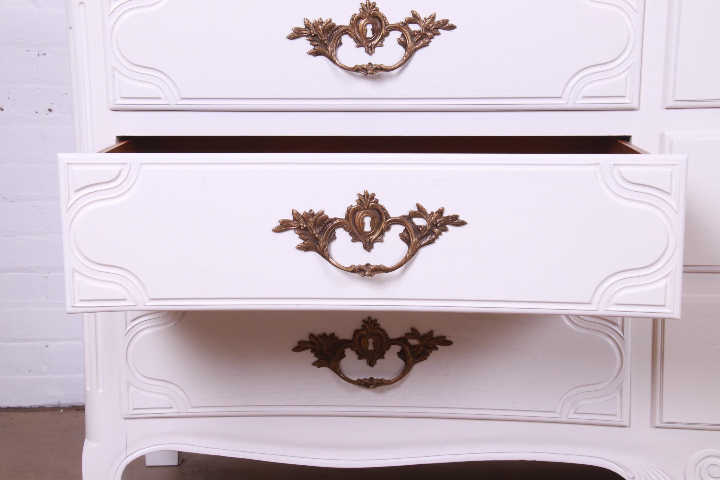 Baker Furniture French Provincial Louis XV White Lacquered Dresser, Refinished For Sale 3