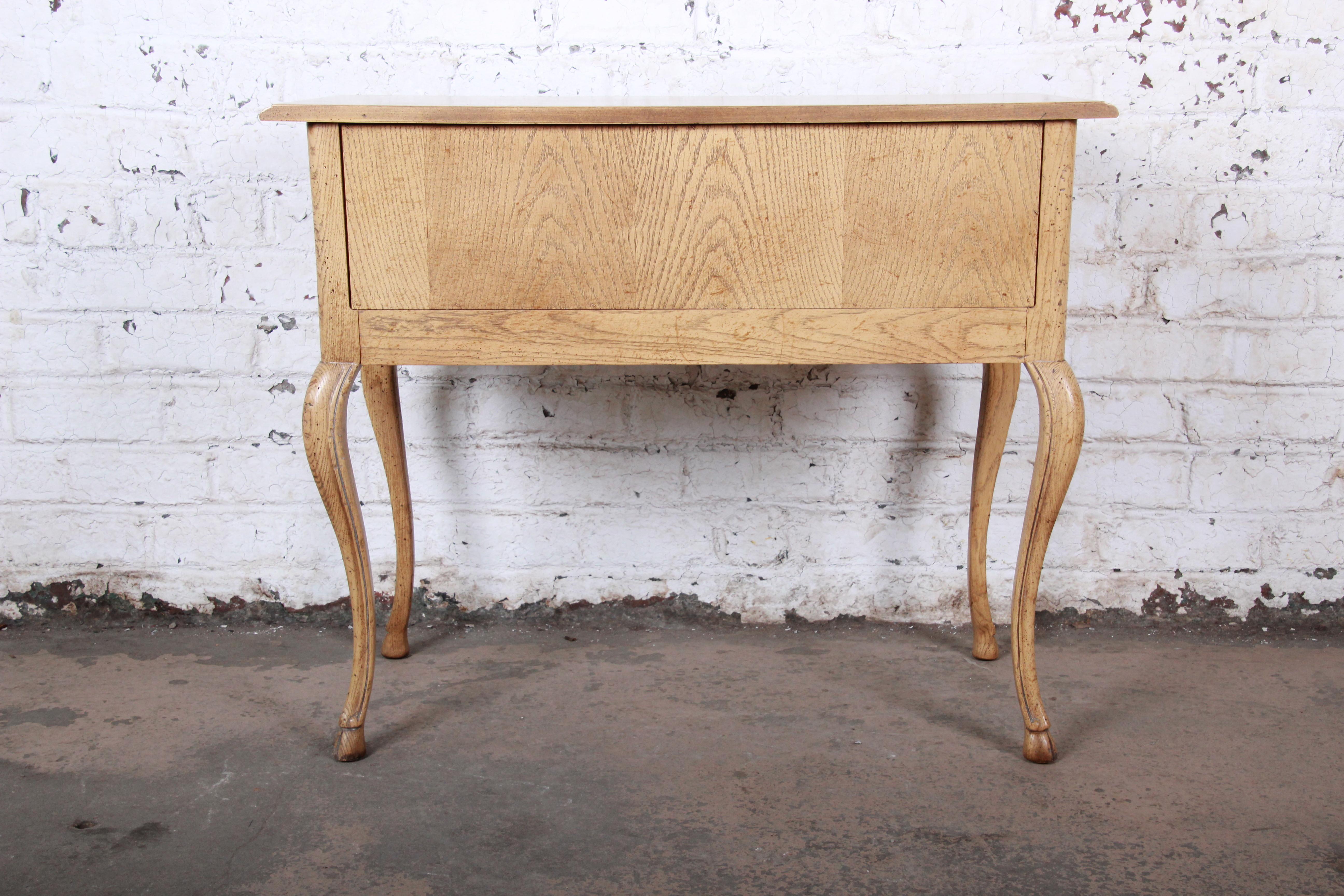 Baker Furniture - Server buffet provinciale Luigi XV in Oak Oak in vendita 10