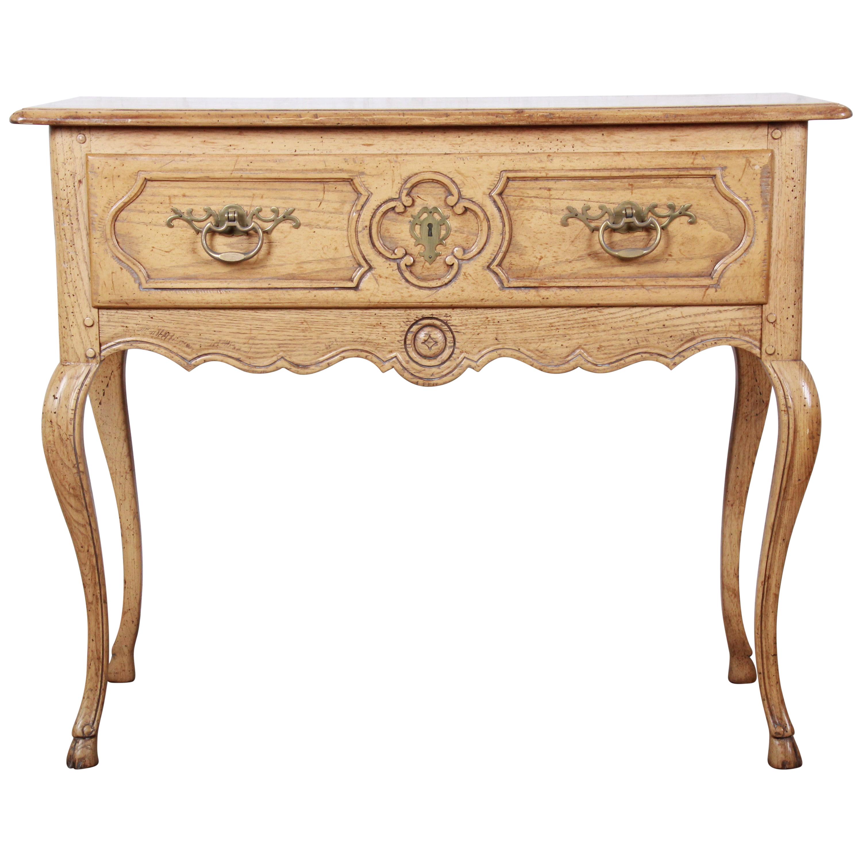 Baker Furniture Französisch Provincial Louis XV. Buffet-Serviergeschirr aus weißer Eiche