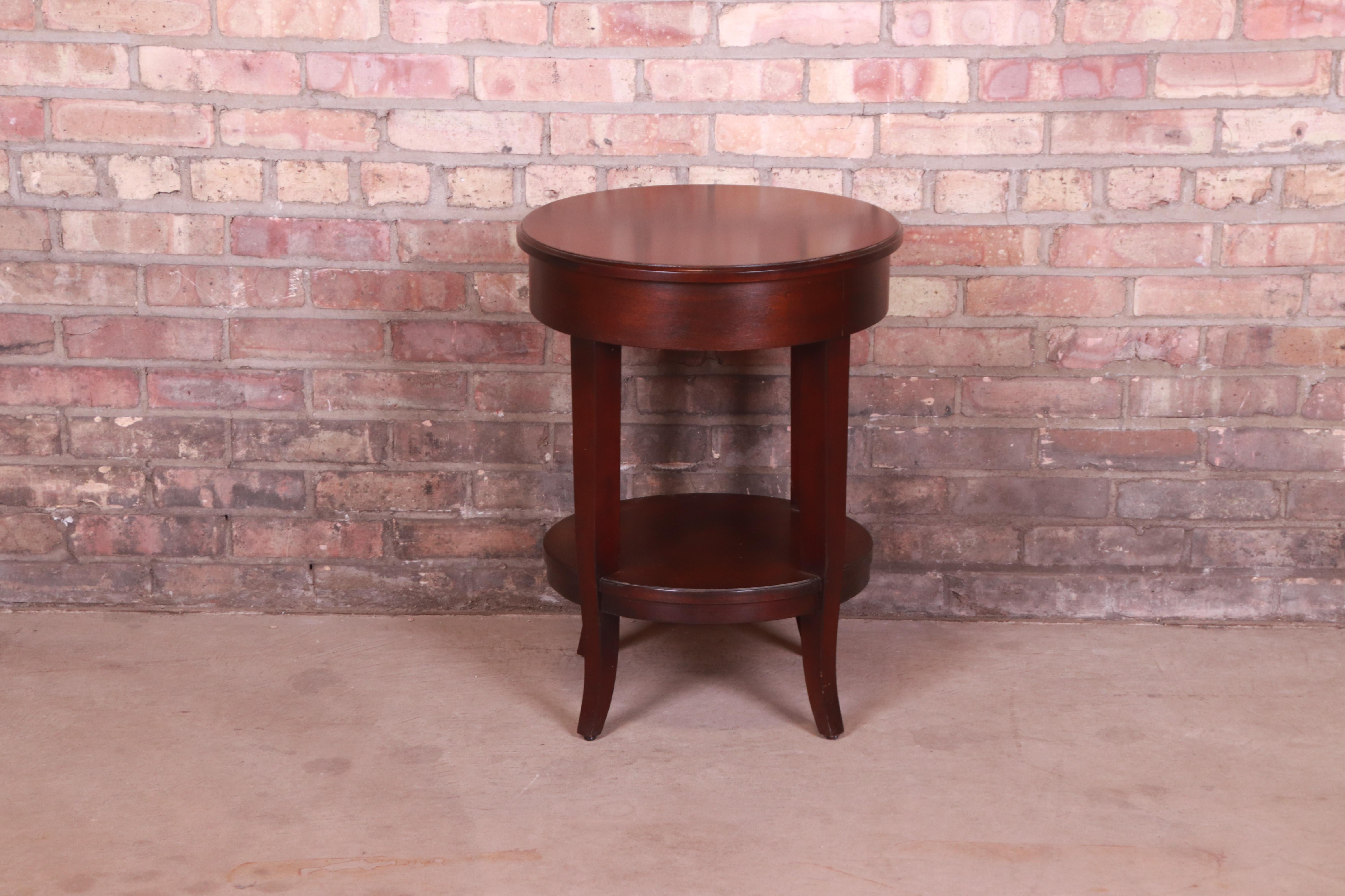 A gorgeous French Provincial style carved mahogany tea table or occasional side table

By Baker Furniture

Circa 1990s

Measures: 18.25