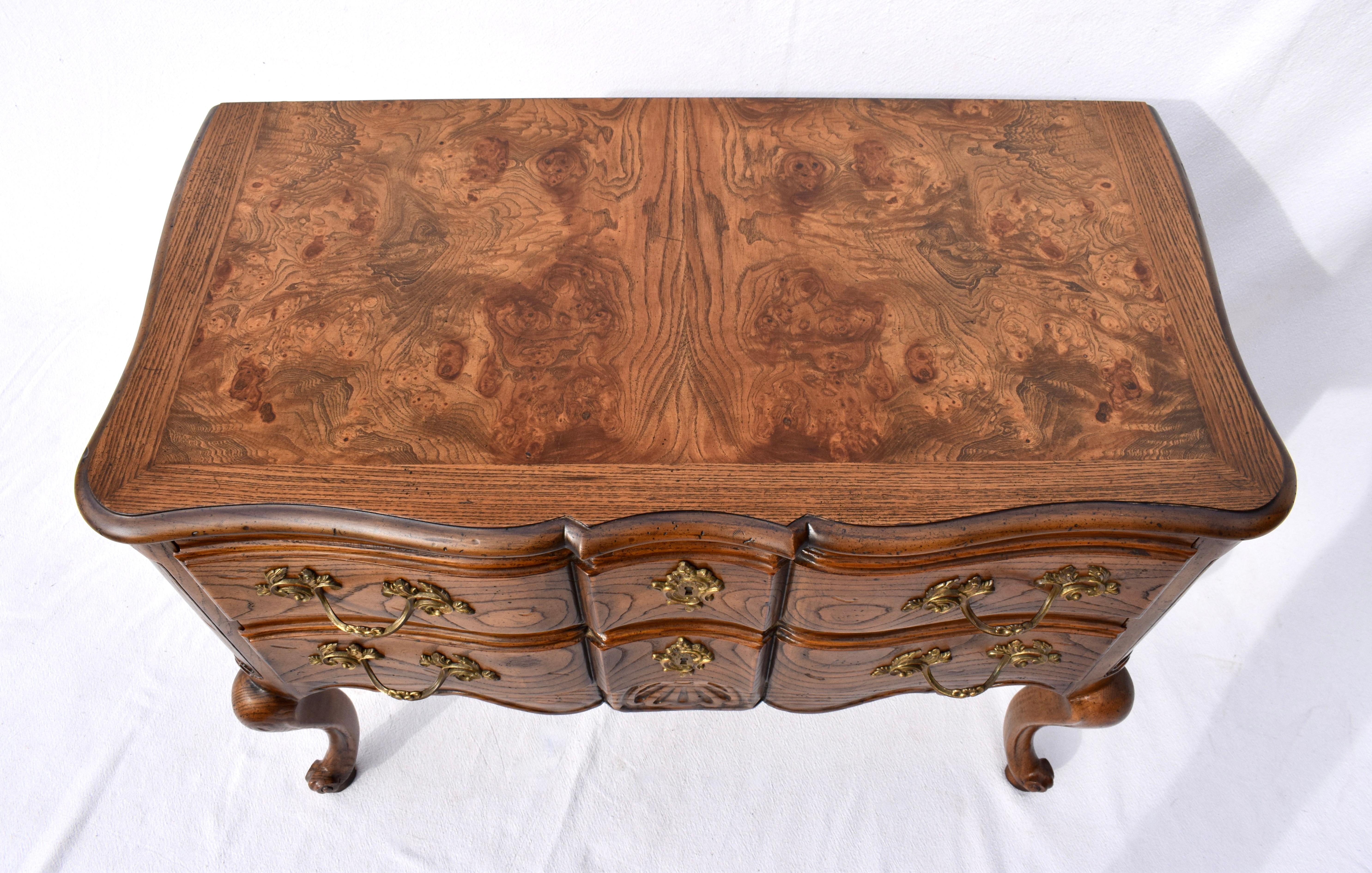 Baker Furniture - Commodes o comodini a serpentina della provincia francese in vendita 4