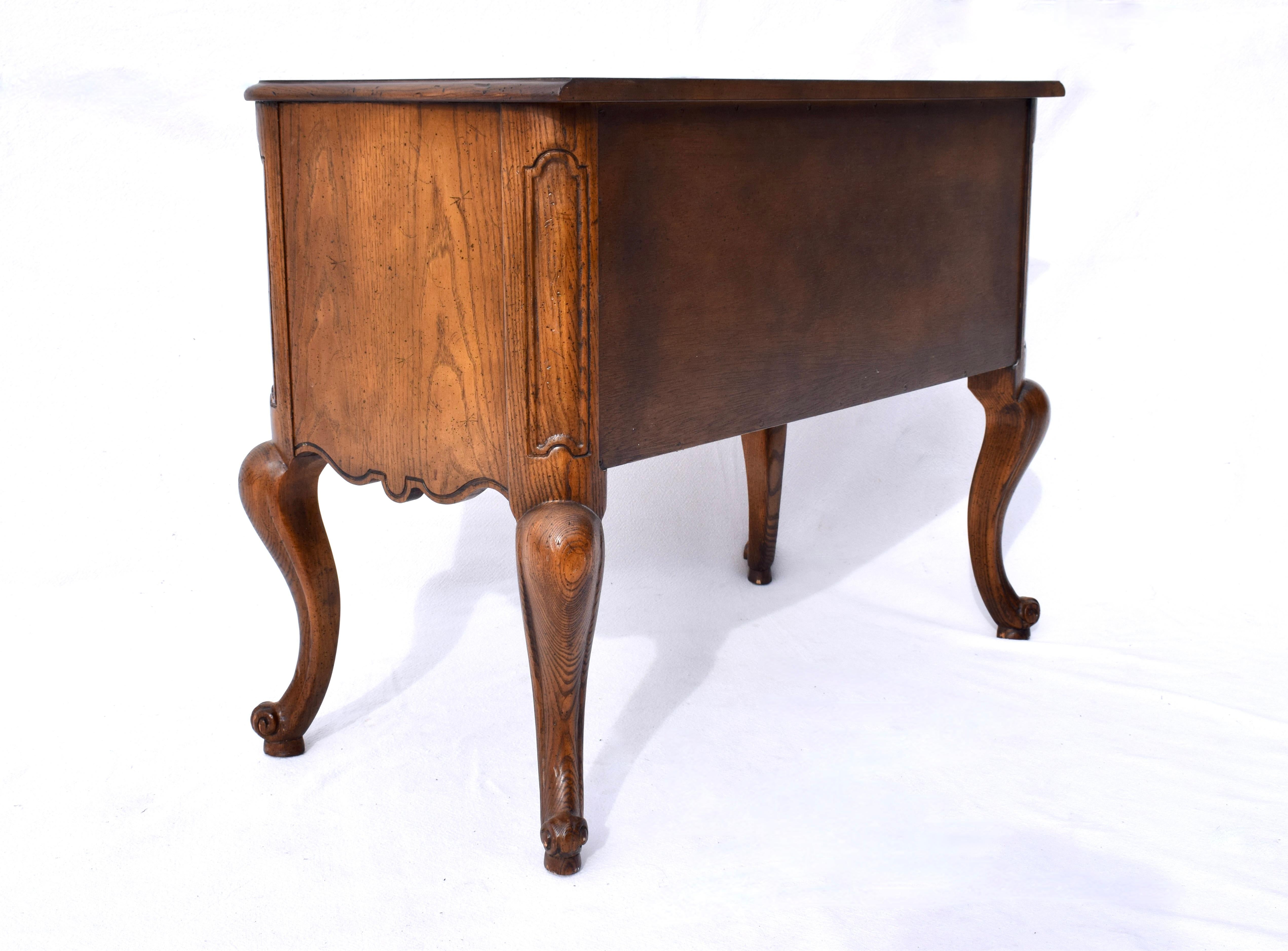 Baker Furniture - Commodes o comodini a serpentina della provincia francese in vendita 5