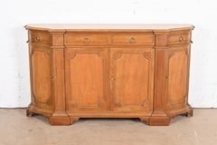 Buffet ou meuble de bar en bois de cerisier de style Régence française, Baker Furniture