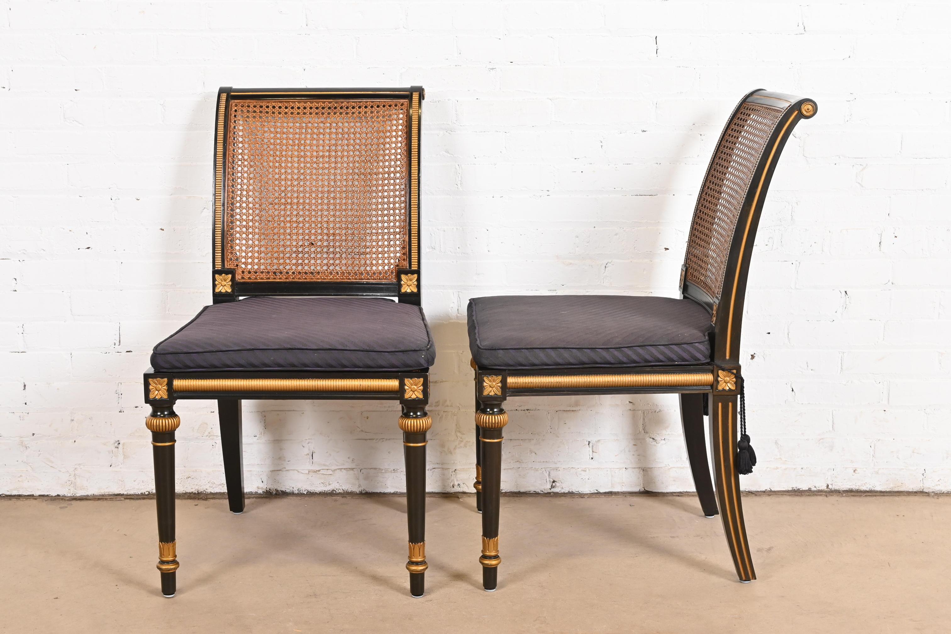 Baker Furniture Französischer Regency Louis XVI.-Esszimmerstuhl mit Rohrrückenlehne im Zustand „Gut“ im Angebot in South Bend, IN