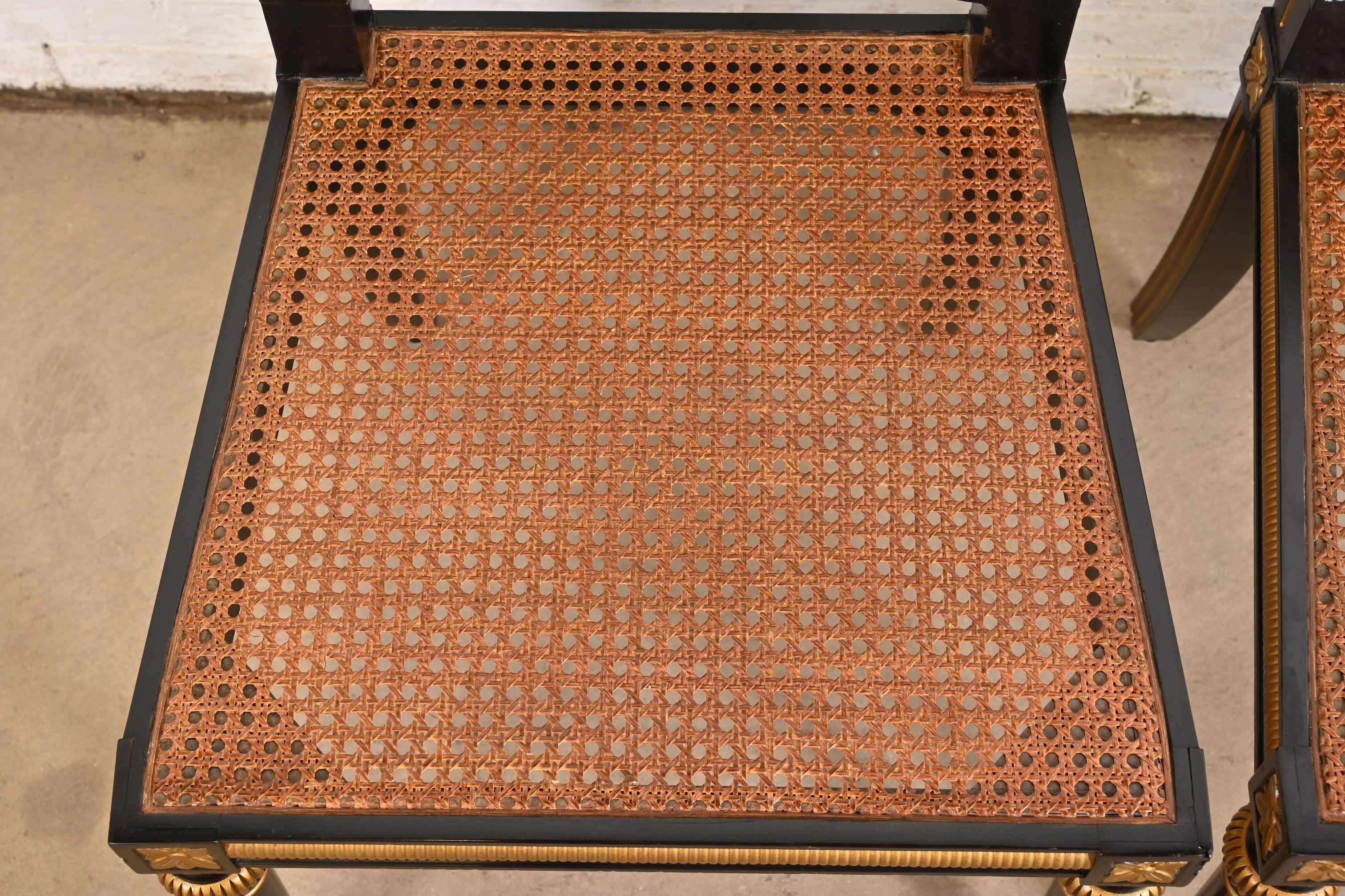 Baker Furniture Französischer Regency Louis XVI.-Esszimmerstuhl mit Rohrrückenlehne im Angebot 2