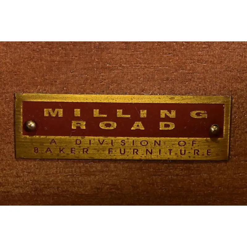 Meubles Baker Meuble de bar en noyer sculpté de style Régence française Louis XVI en vente 2
