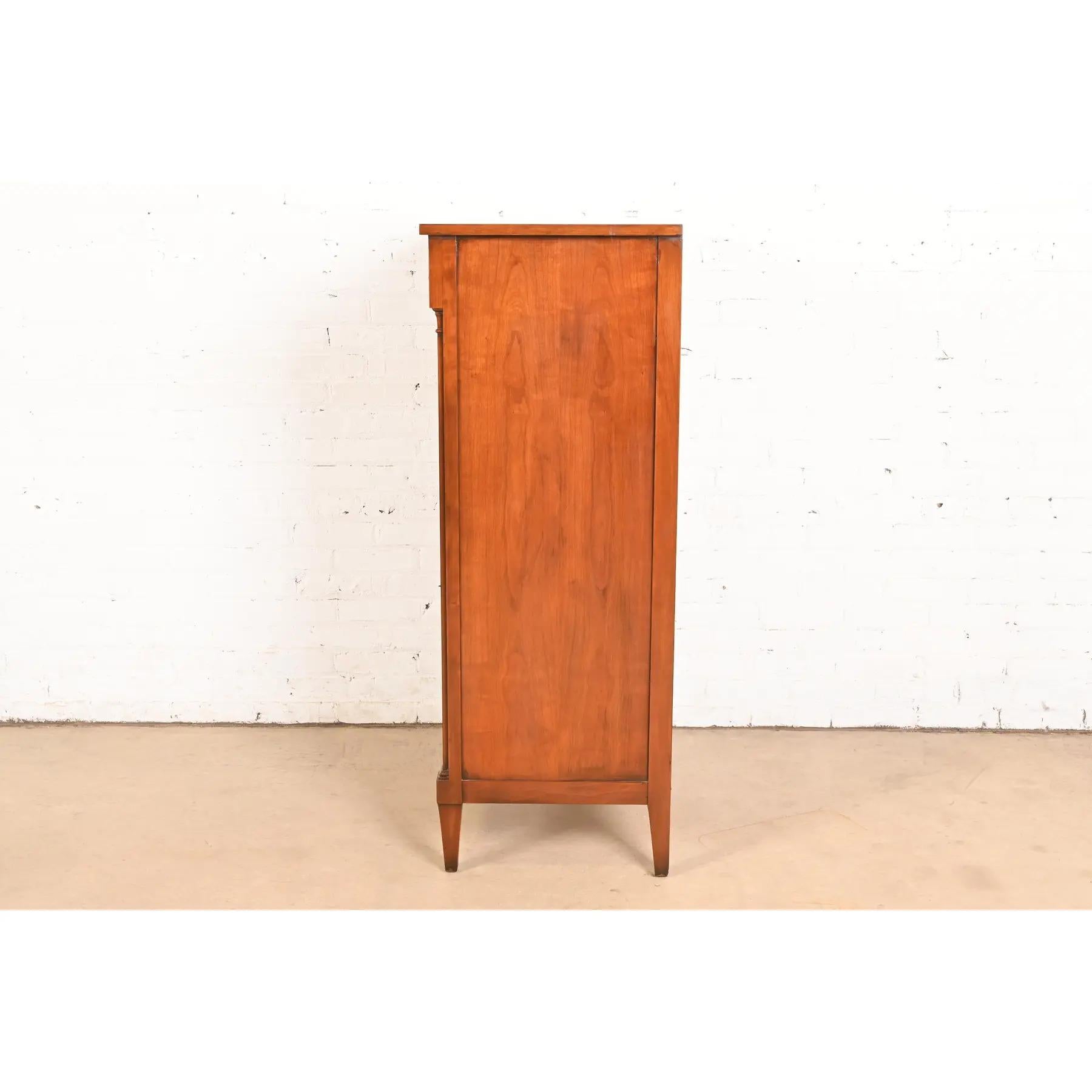 Baker Furniture - Comò Highboy in legno di ciliegio Luigi XVI - Regenza Francese in vendita 6