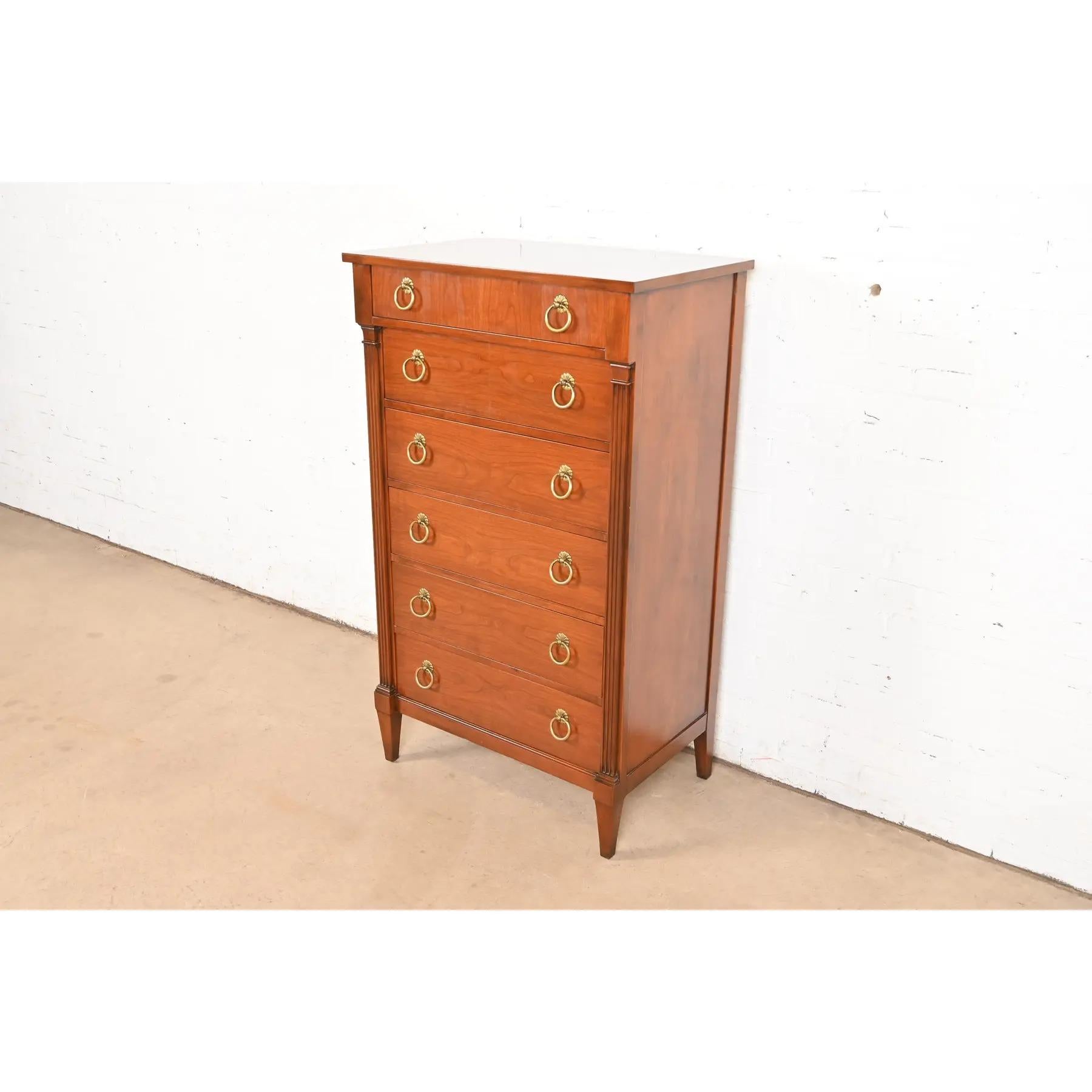 Baker Furniture - Comò Highboy in legno di ciliegio Luigi XVI - Regenza Francese In condizioni buone in vendita a South Bend, IN