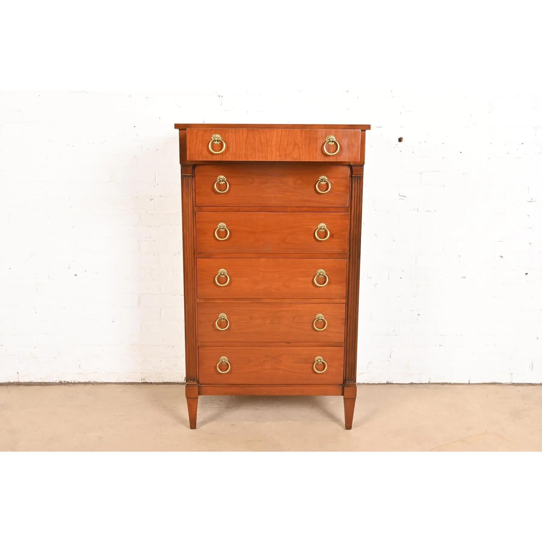 Ottone Baker Furniture - Comò Highboy in legno di ciliegio Luigi XVI - Regenza Francese in vendita