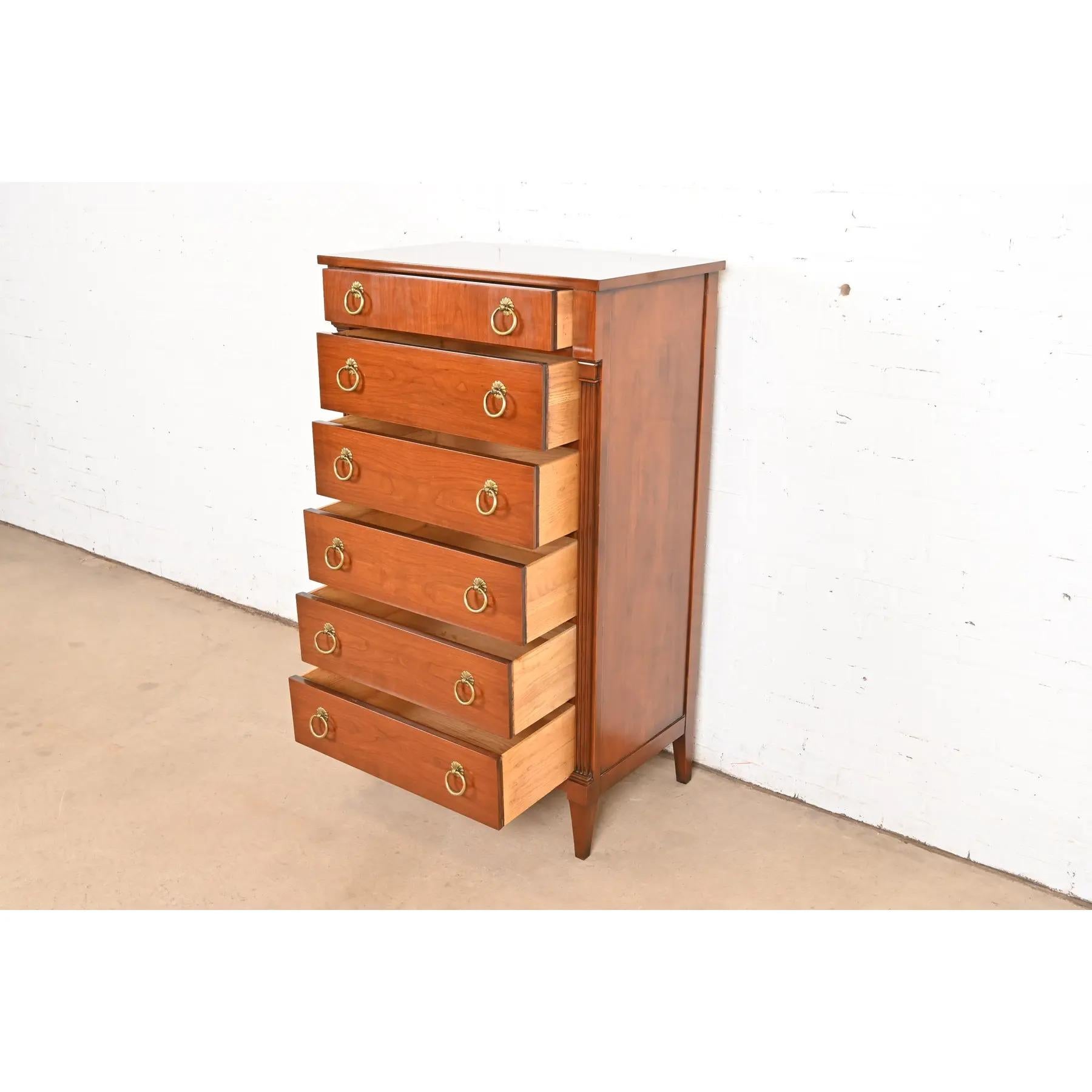 Baker Furniture - Comò Highboy in legno di ciliegio Luigi XVI - Regenza Francese in vendita 1