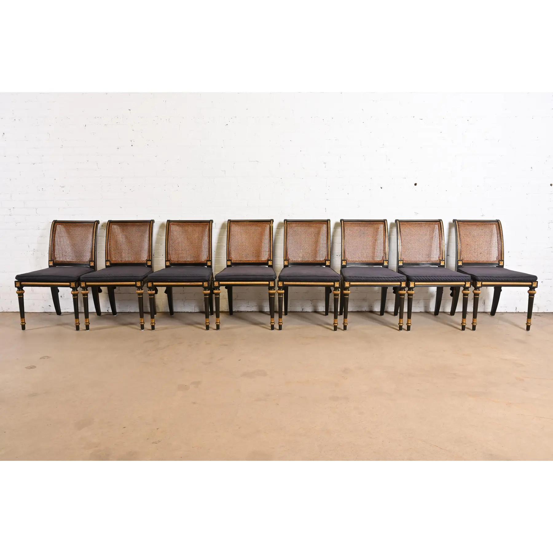 Baker Furniture Französische Regency Louis XVI Ebonisierte Esszimmerstühle mit Rohrrückenlehne und Schilfrohrlehne (amerikanisch) im Angebot