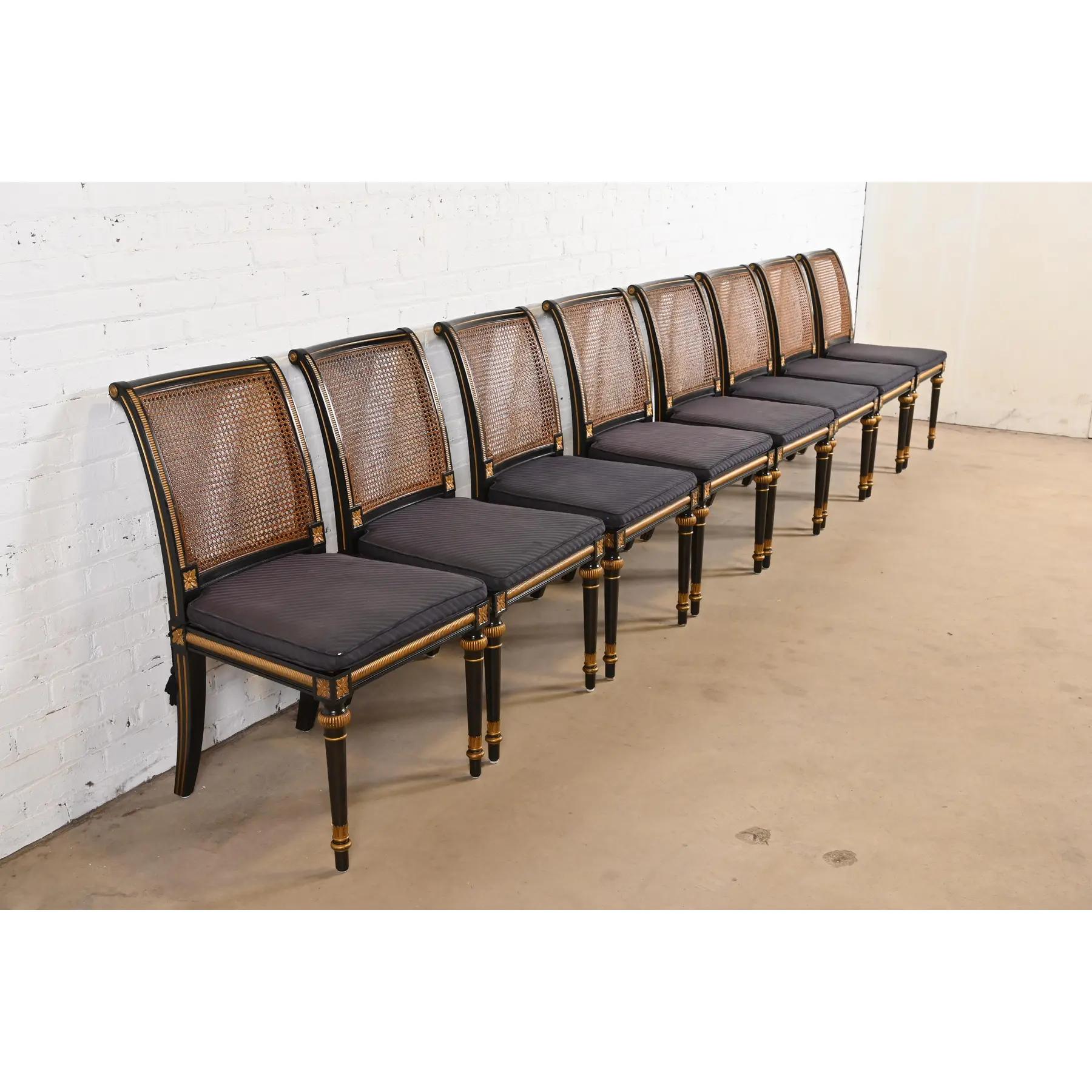 Baker Furniture Französische Regency Louis XVI Ebonisierte Esszimmerstühle mit Rohrrückenlehne und Schilfrohrlehne (Ende des 20. Jahrhunderts) im Angebot