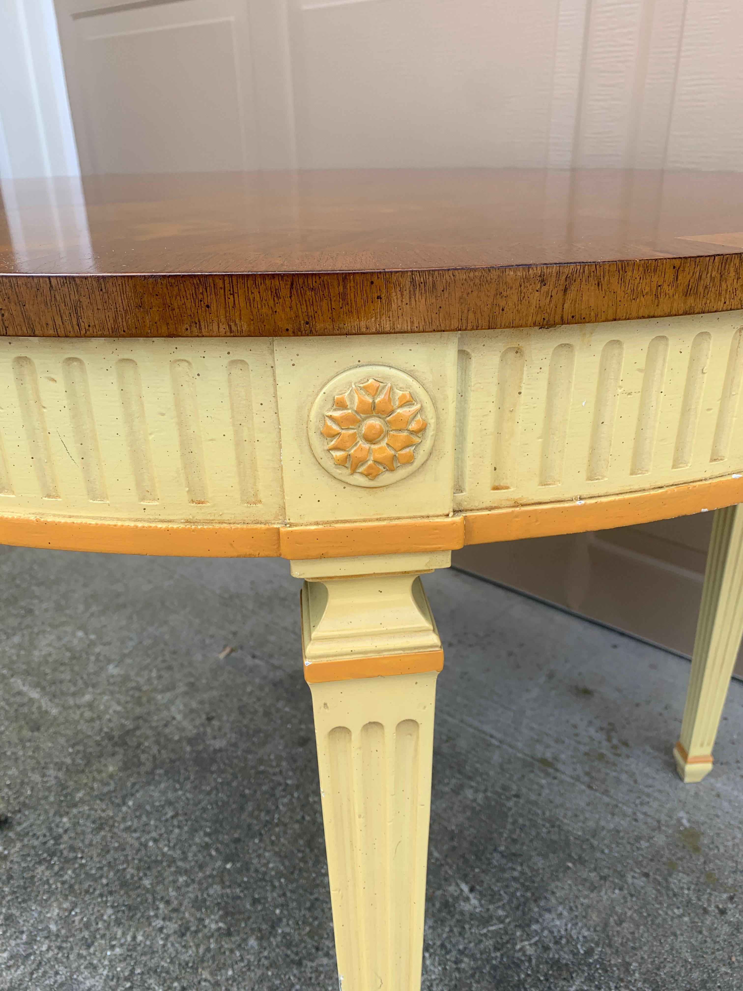 Tavolo da pranzo Baker Furniture in stile Reggenza francese Luigi XVI in mogano dipinto, anni '60 in vendita 11