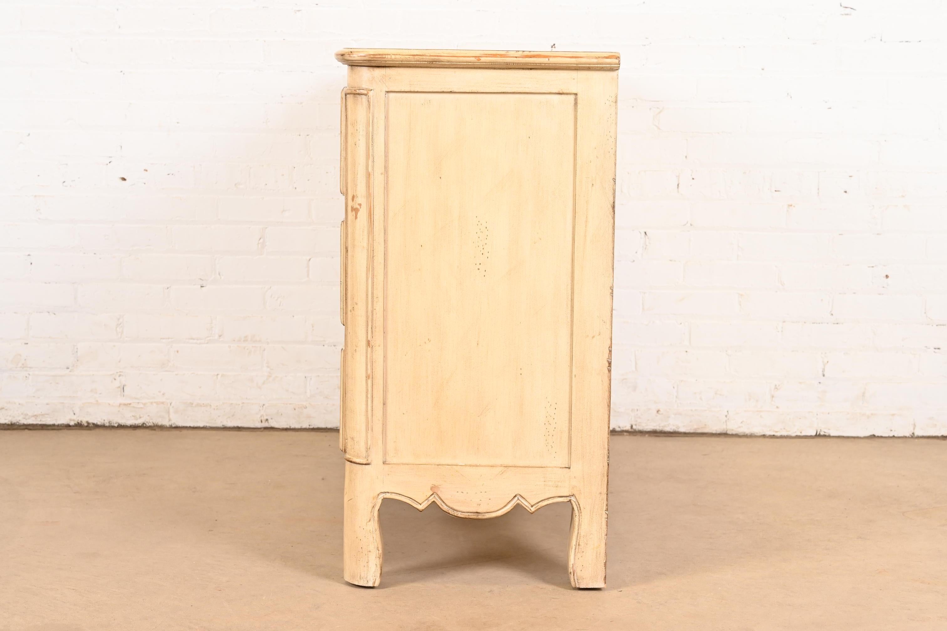 Baker Möbel Französisch Regency Louis XVI gemalt Kommode oder Kommode im Angebot 4
