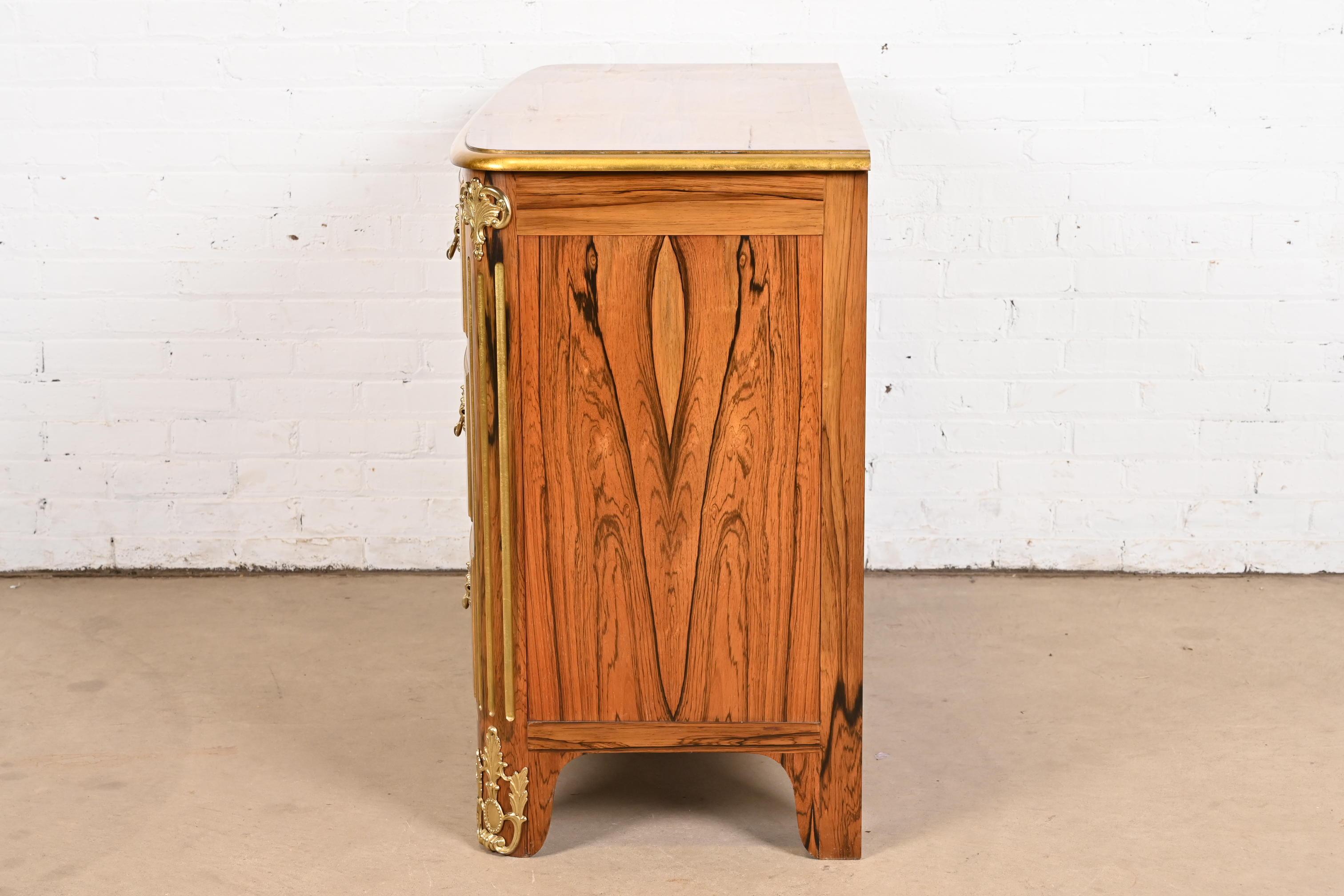 Cassettiera in legno di palissandro Baker Furniture French Regency Luigi XVI in vendita 6