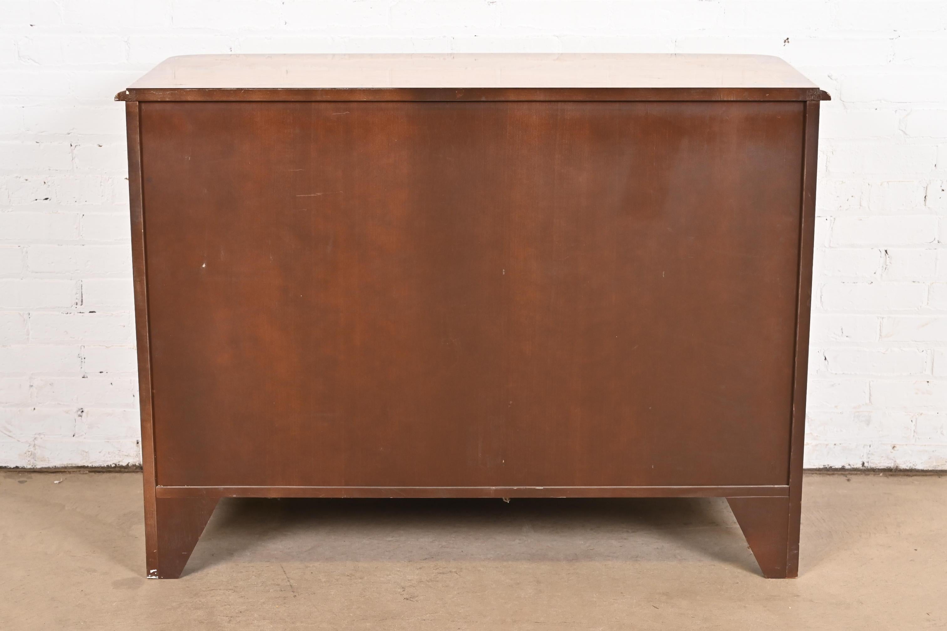 Cassettiera in legno di palissandro Baker Furniture French Regency Luigi XVI in vendita 7