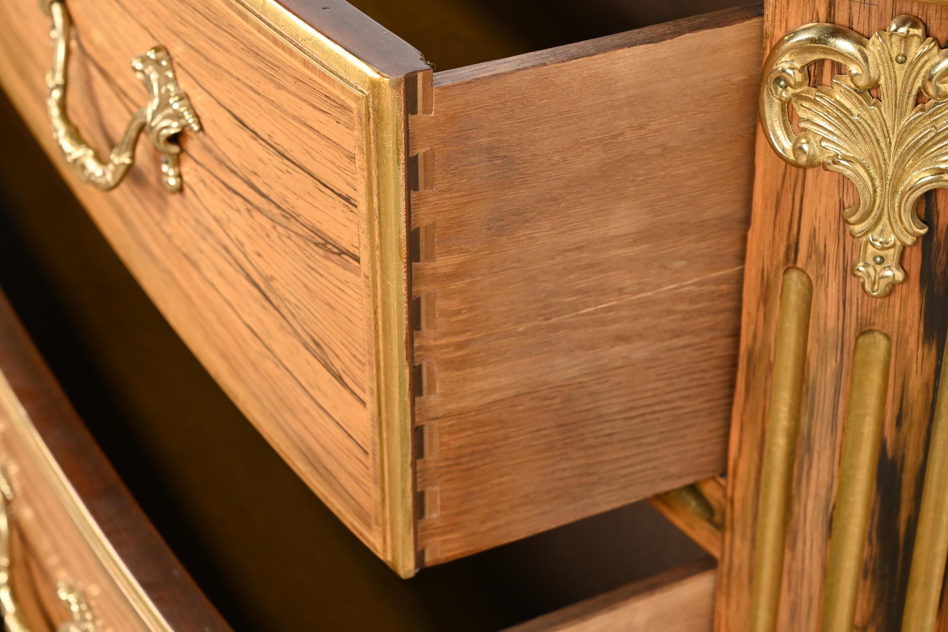 Cassettiera in legno di palissandro Baker Furniture French Regency Luigi XVI in vendita 2