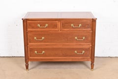 Baker Furniture commode Louis XVI en noyer de style Régence française, revernie