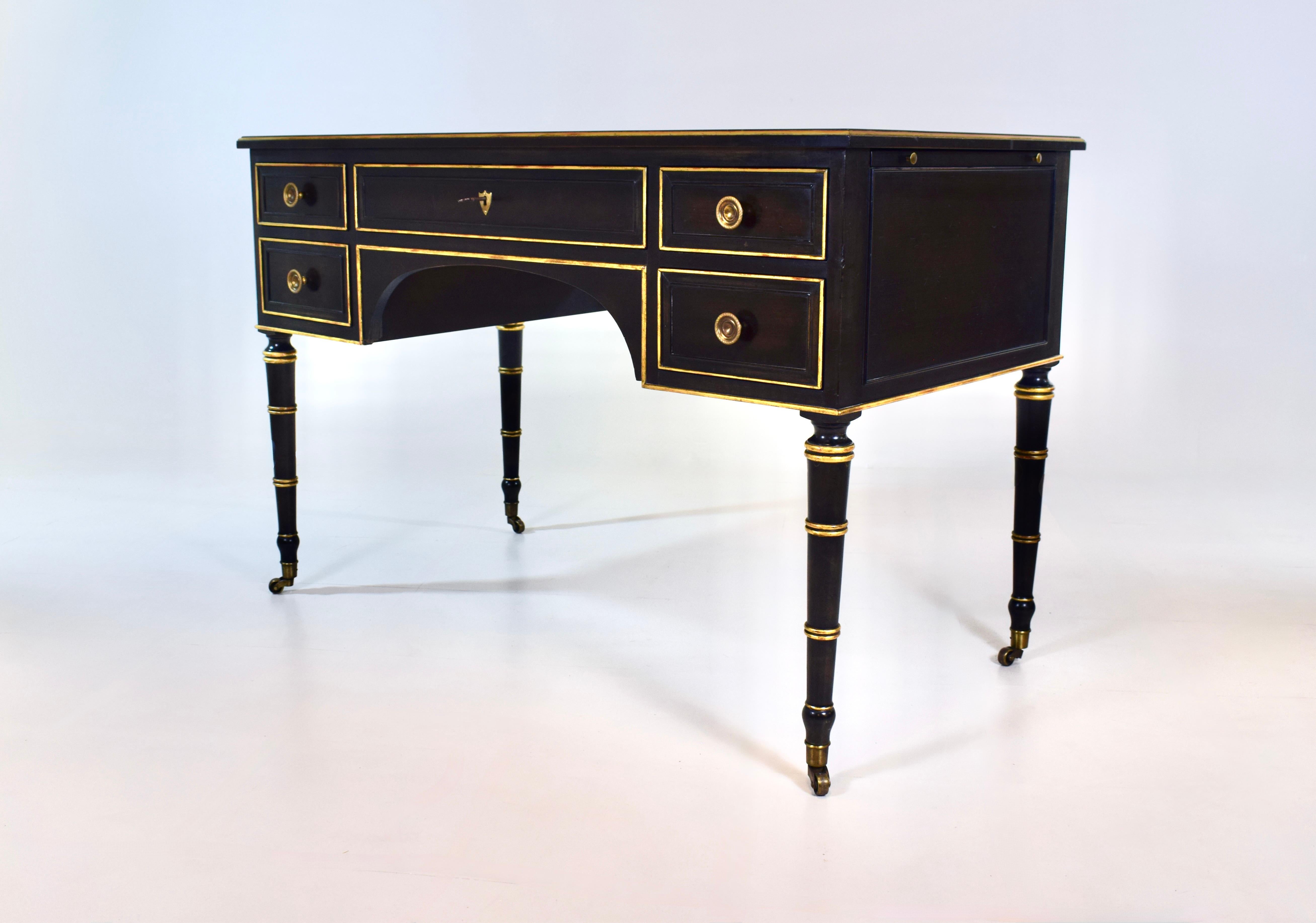Baker Muebles Regencia Francesa Luis XVI Escritorio con Tapa de Cuero de Nogal Ebonizado en venta