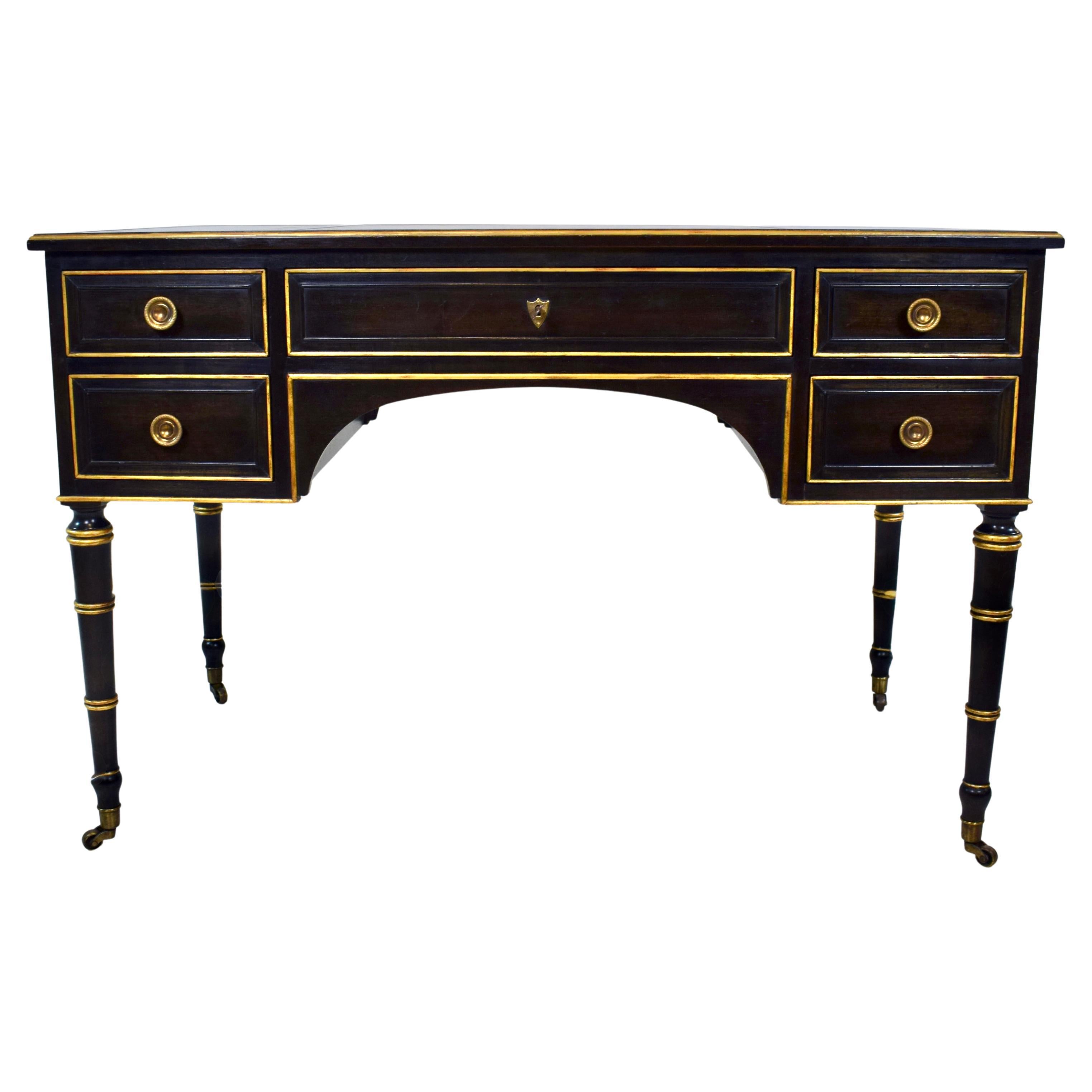 Baker Muebles Regencia Francesa Luis XVI Escritorio con Tapa de Cuero de Nogal en venta