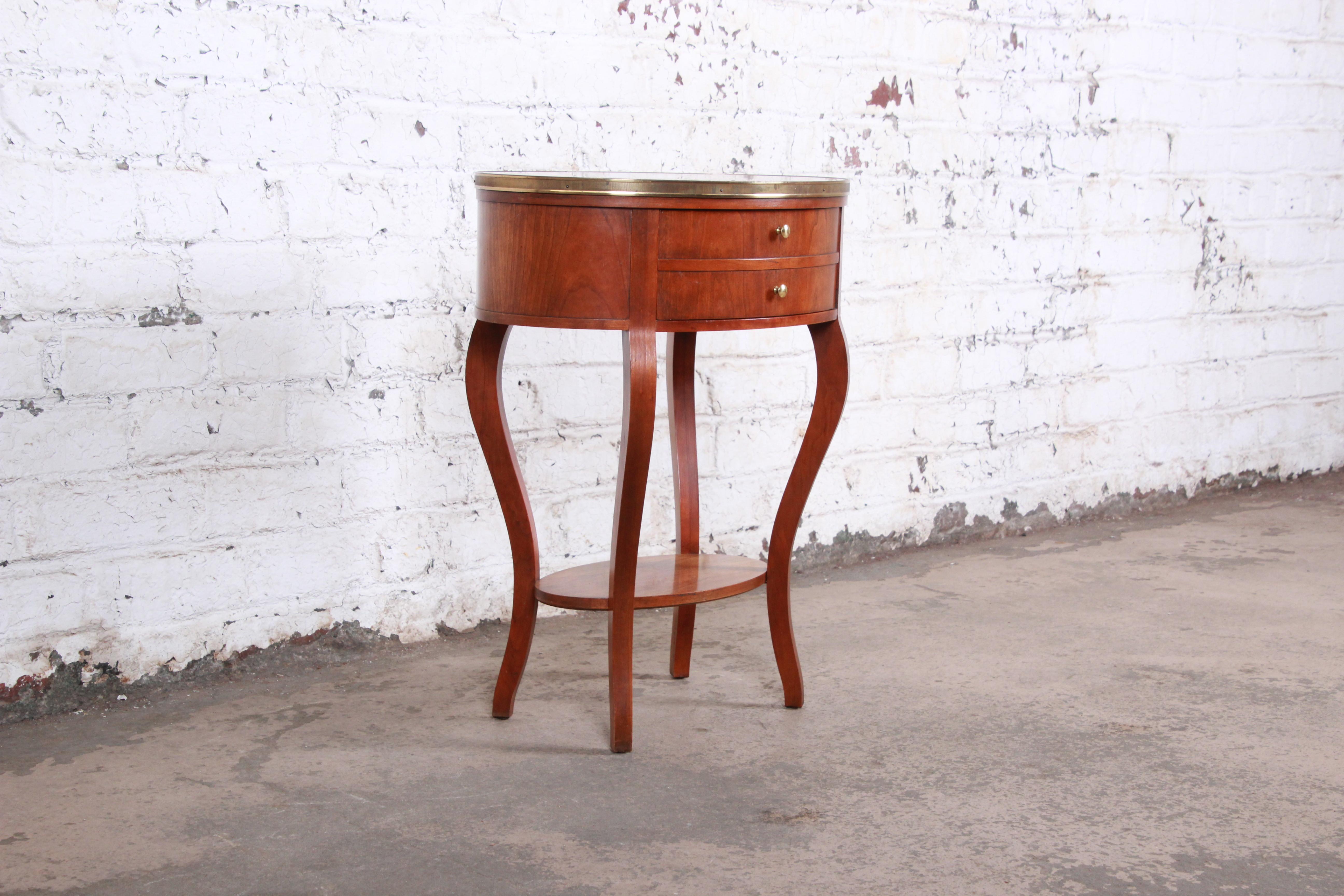 French Regency mahogany and brass side table

Made by Baker Furniture Company

USA, Late 20th century

Cabriole legs and brass trim

Dimensions: 21