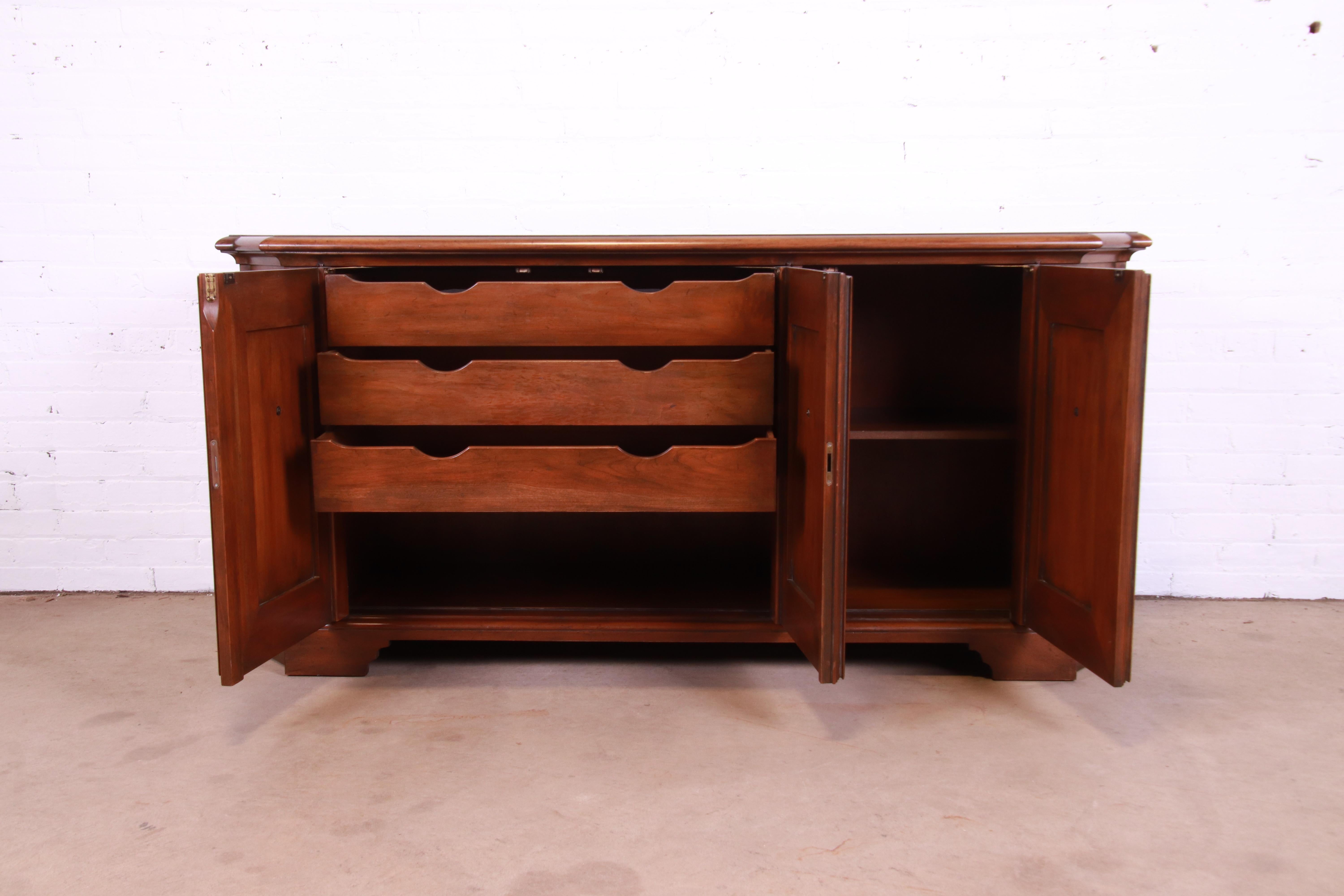 Baker Furniture French Regency Walnut Sideboard Credenza or Bar Cabinet In Good Condition In South Bend, IN