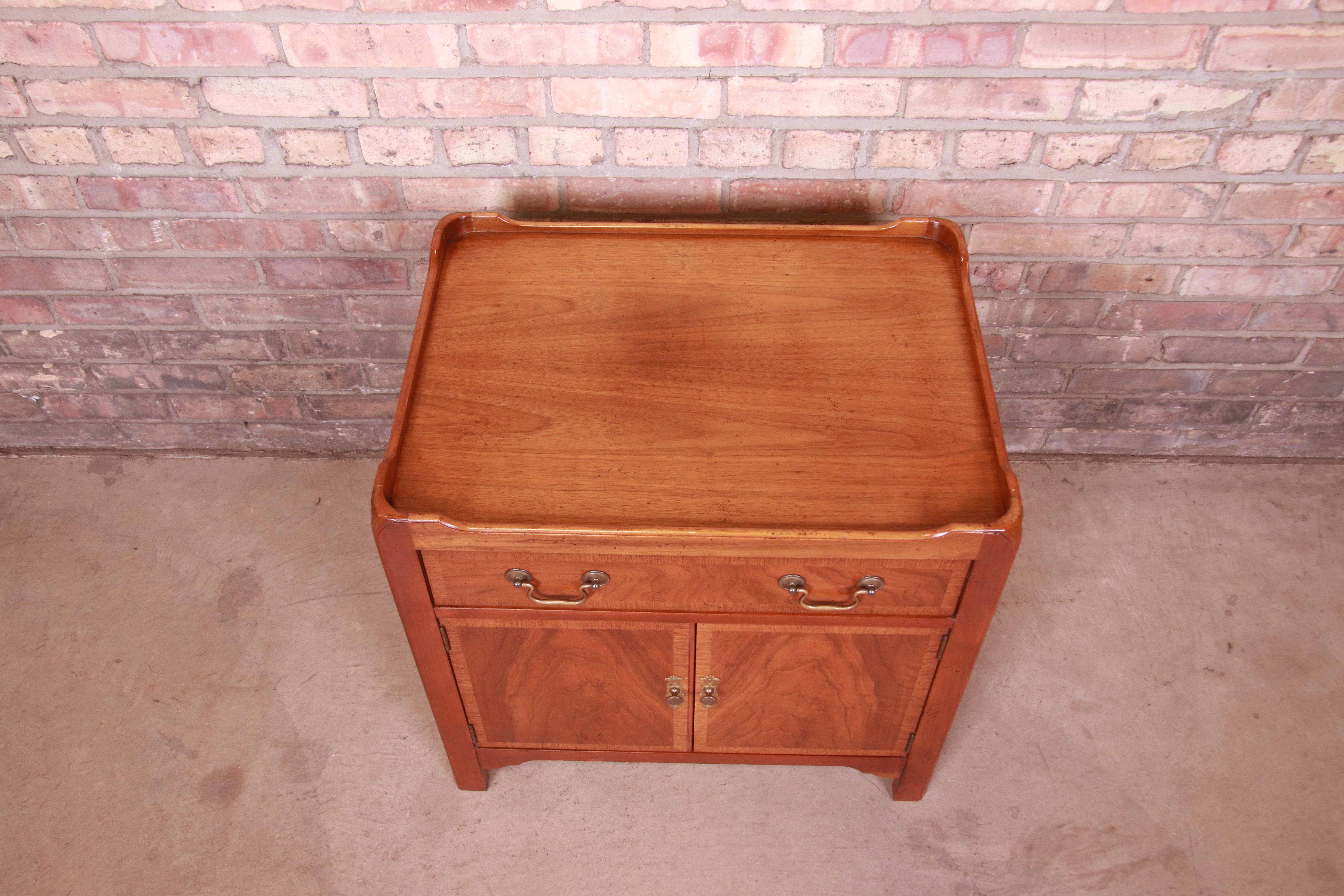 Baker Furniture Georgian Banded Mahogany Bedside Chest For Sale 7