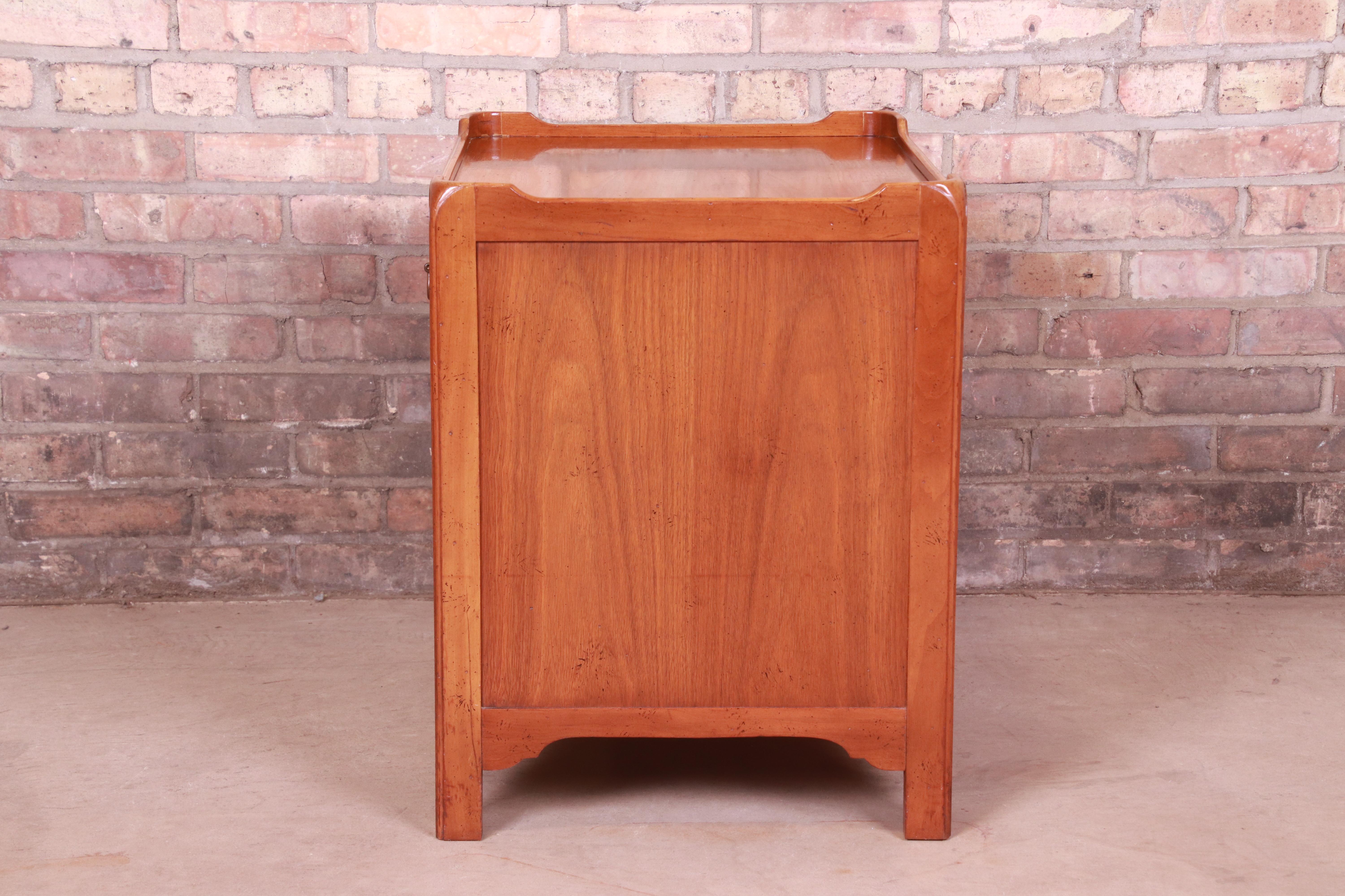 Baker Furniture Georgian Banded Mahogany Bedside Chest For Sale 8