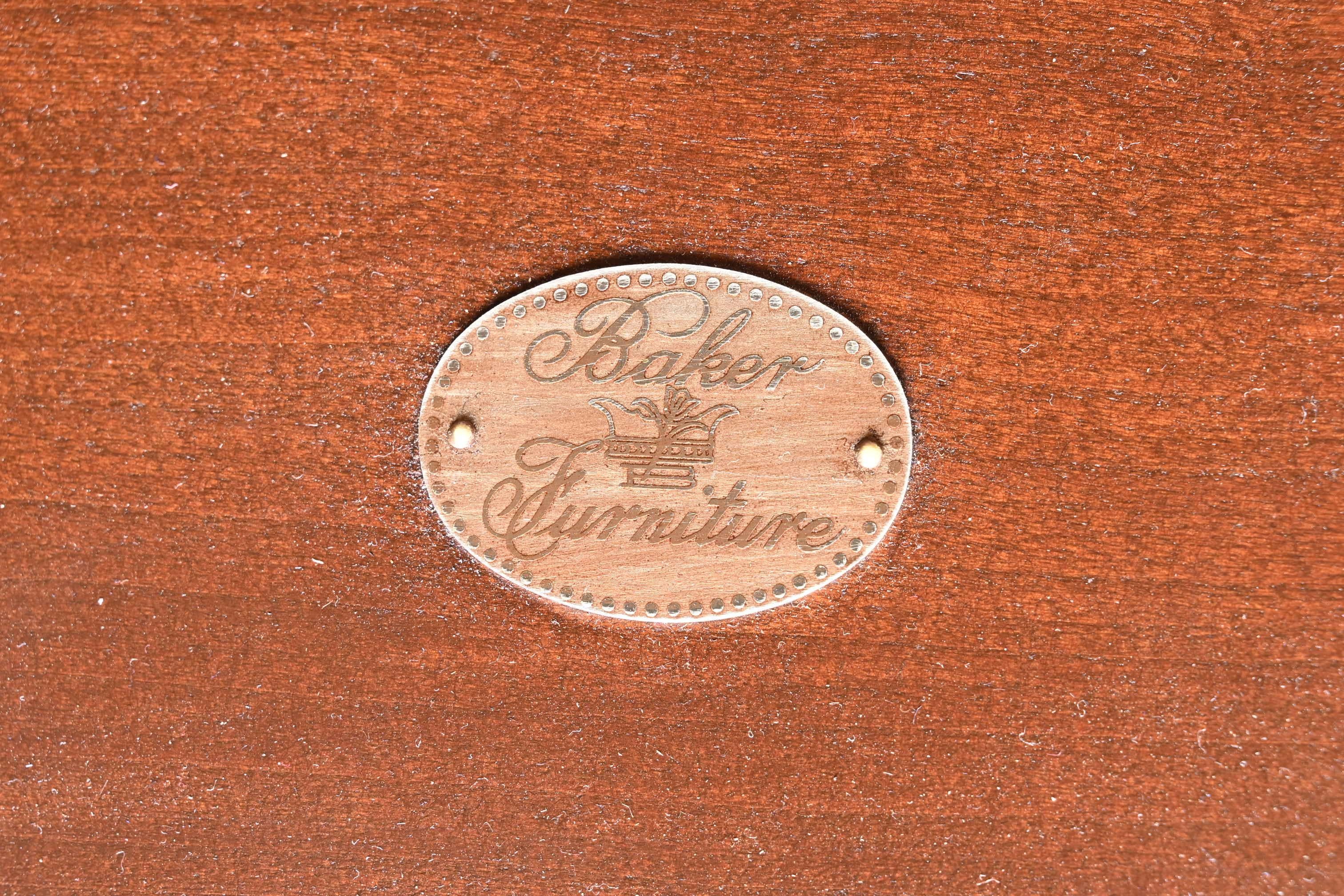 Baker Furniture table de salle à manger géorgienne en acajou à double piédestal en vente 5