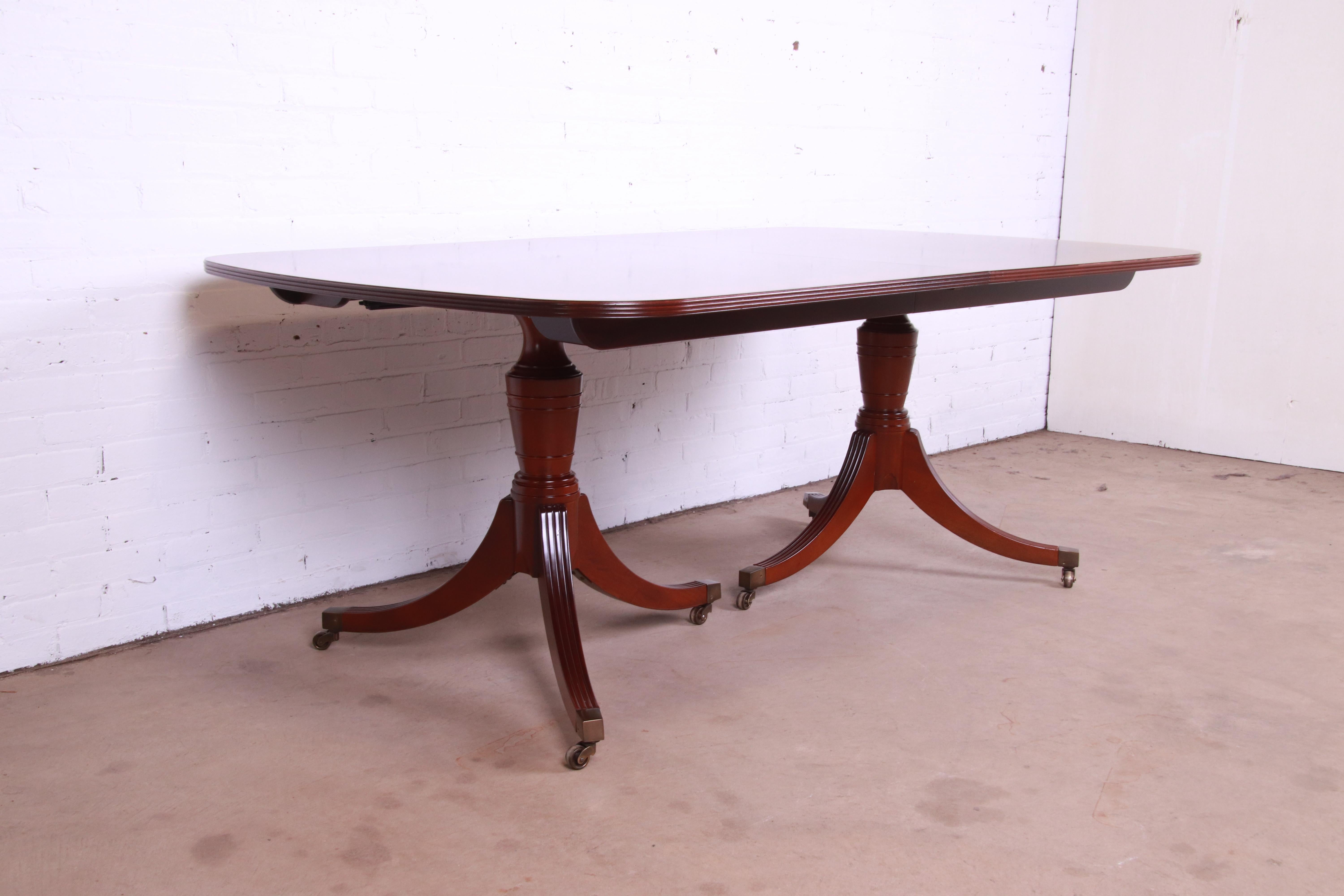 Baker Furniture Georgian Banded Mahogany Double Pedestal Extension Dining Table 10