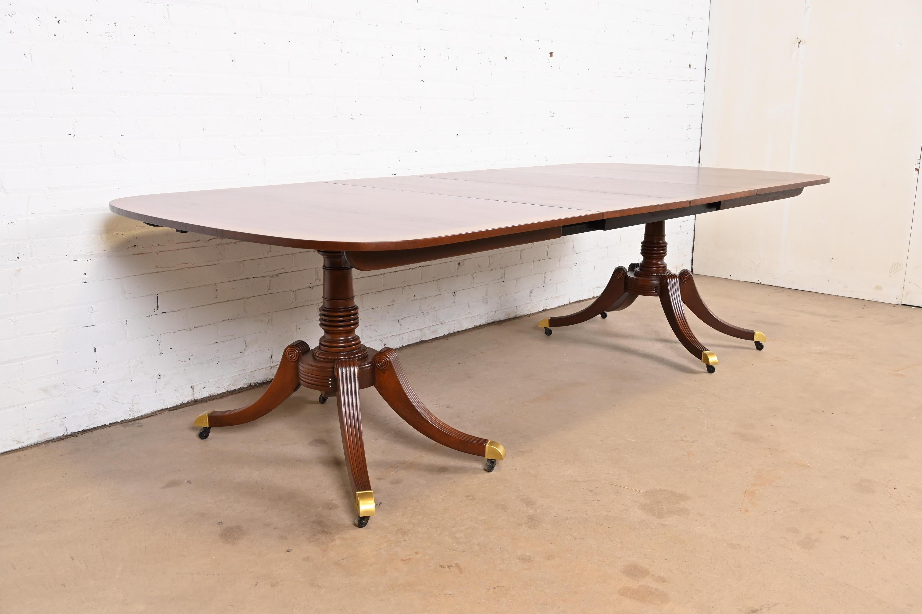 Georgien Baker Furniture table de salle à manger géorgienne en acajou à double piédestal en vente