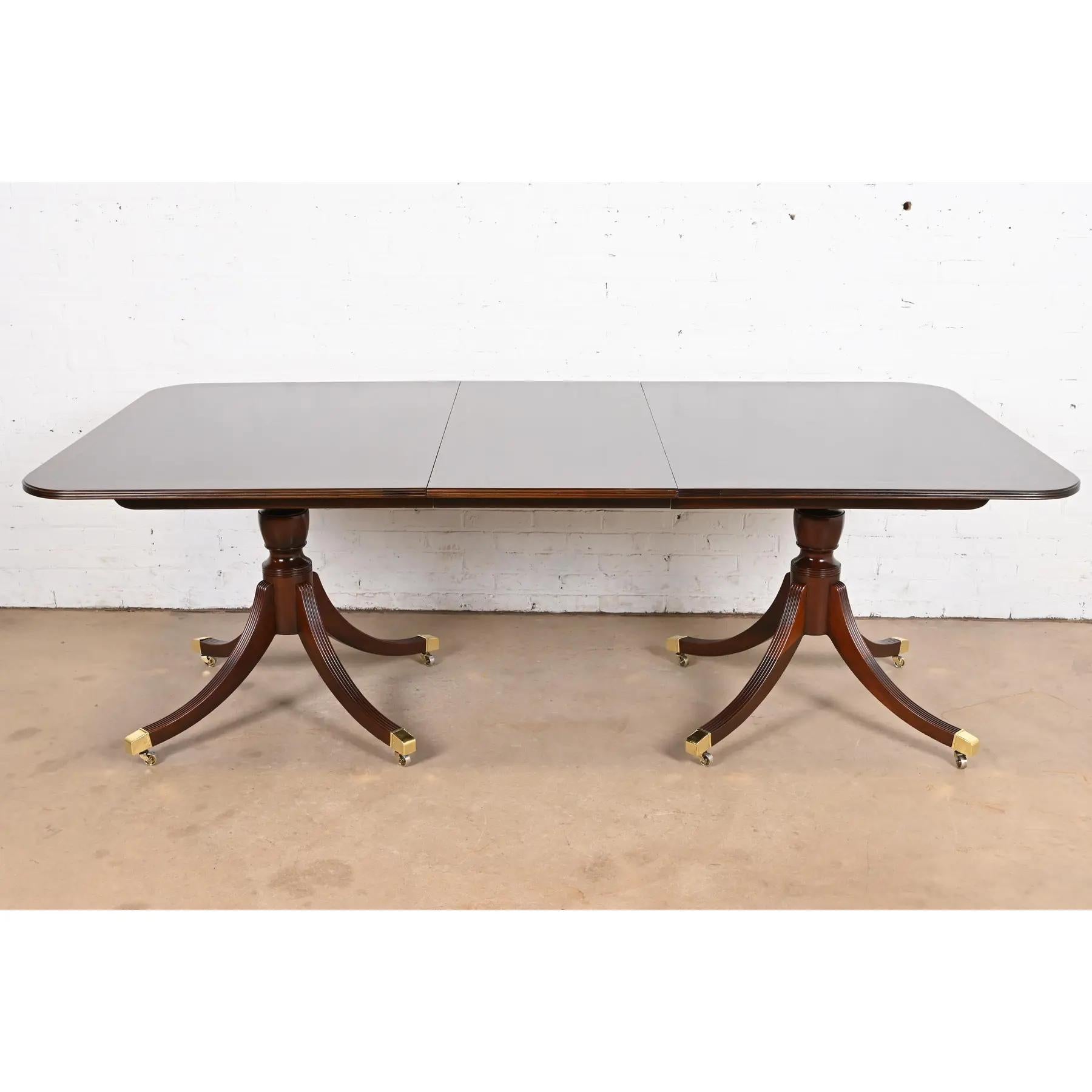 Georgien Baker Furniture table de salle à manger géorgienne en acajou à double piédestal en vente