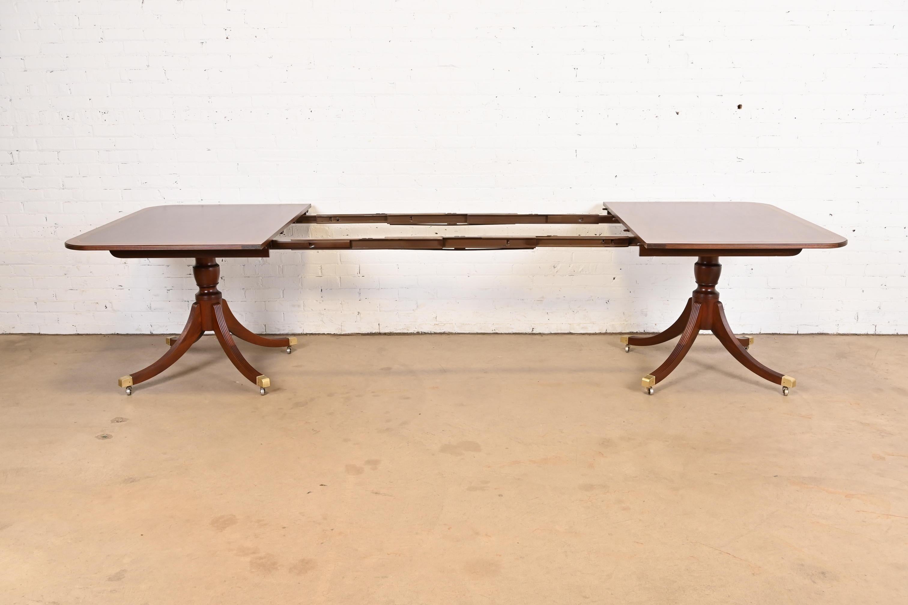 Late 20th Century Baker Furniture Georgian Banded Mahogany Double Pedestal Extension Dining Table