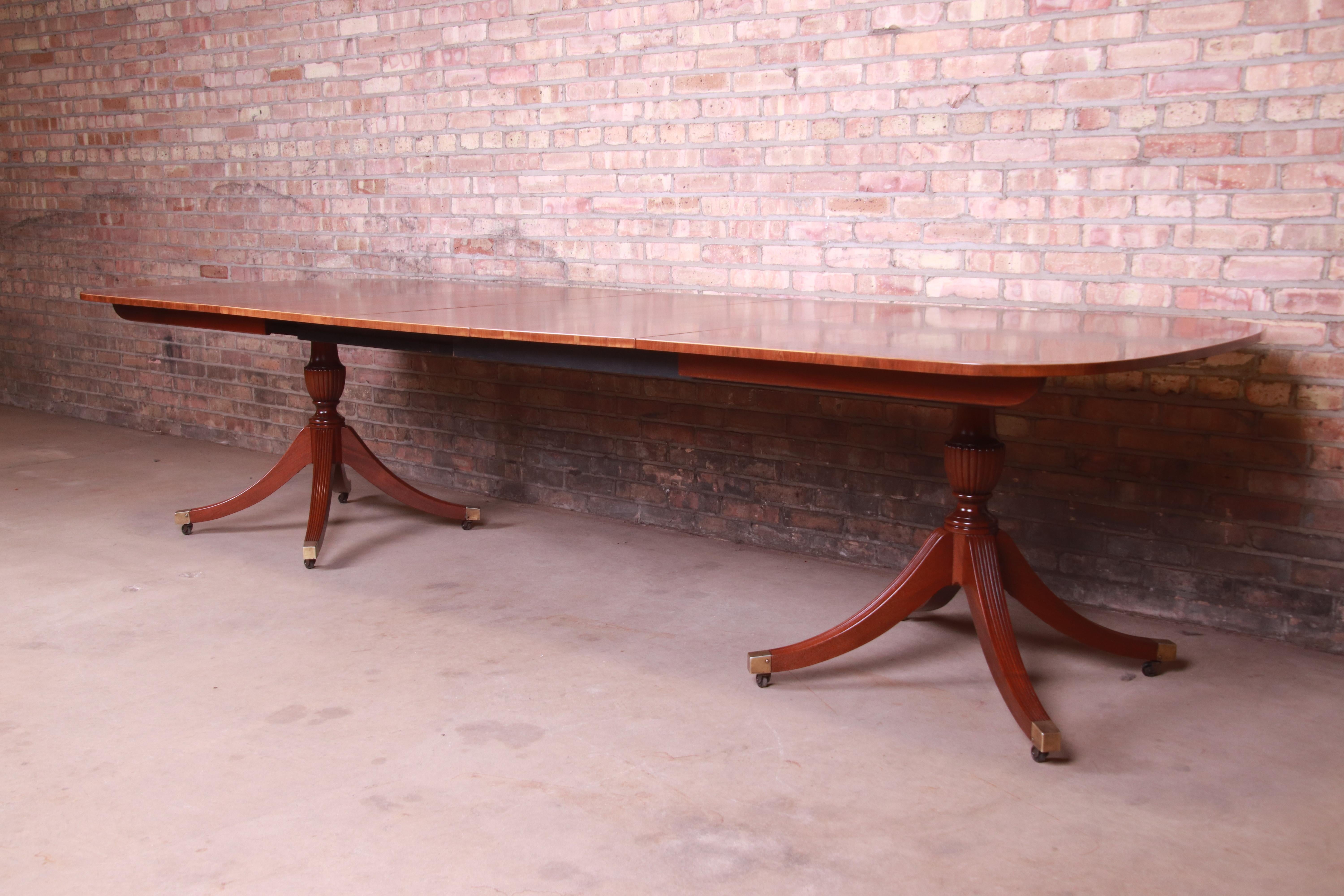Baker Furniture Georgian Banded Mahogany Extension Dining Table, Refinished In Good Condition In South Bend, IN