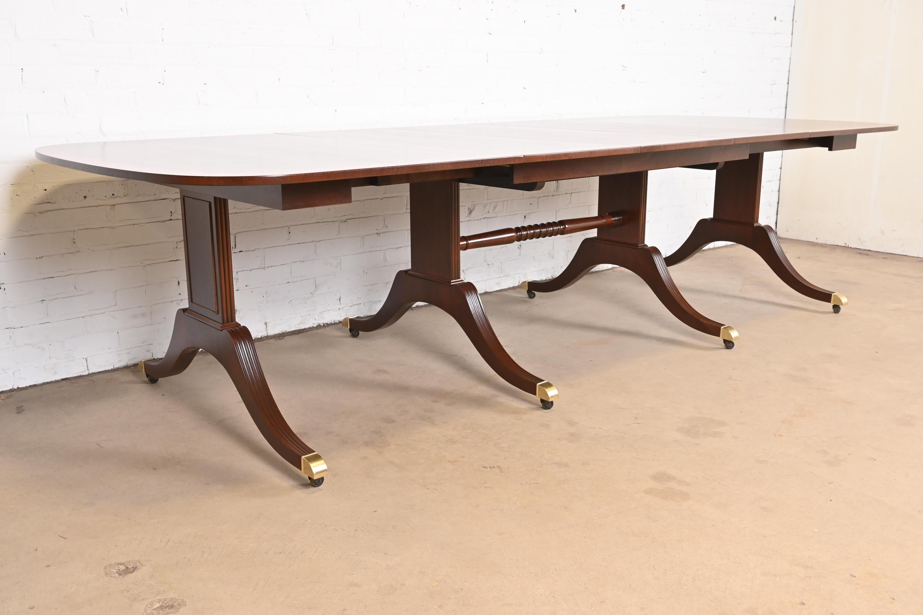 Baker Furniture Georgian Banded Mahogany Pedestal Dining Table, Newly Refinished For Sale 1