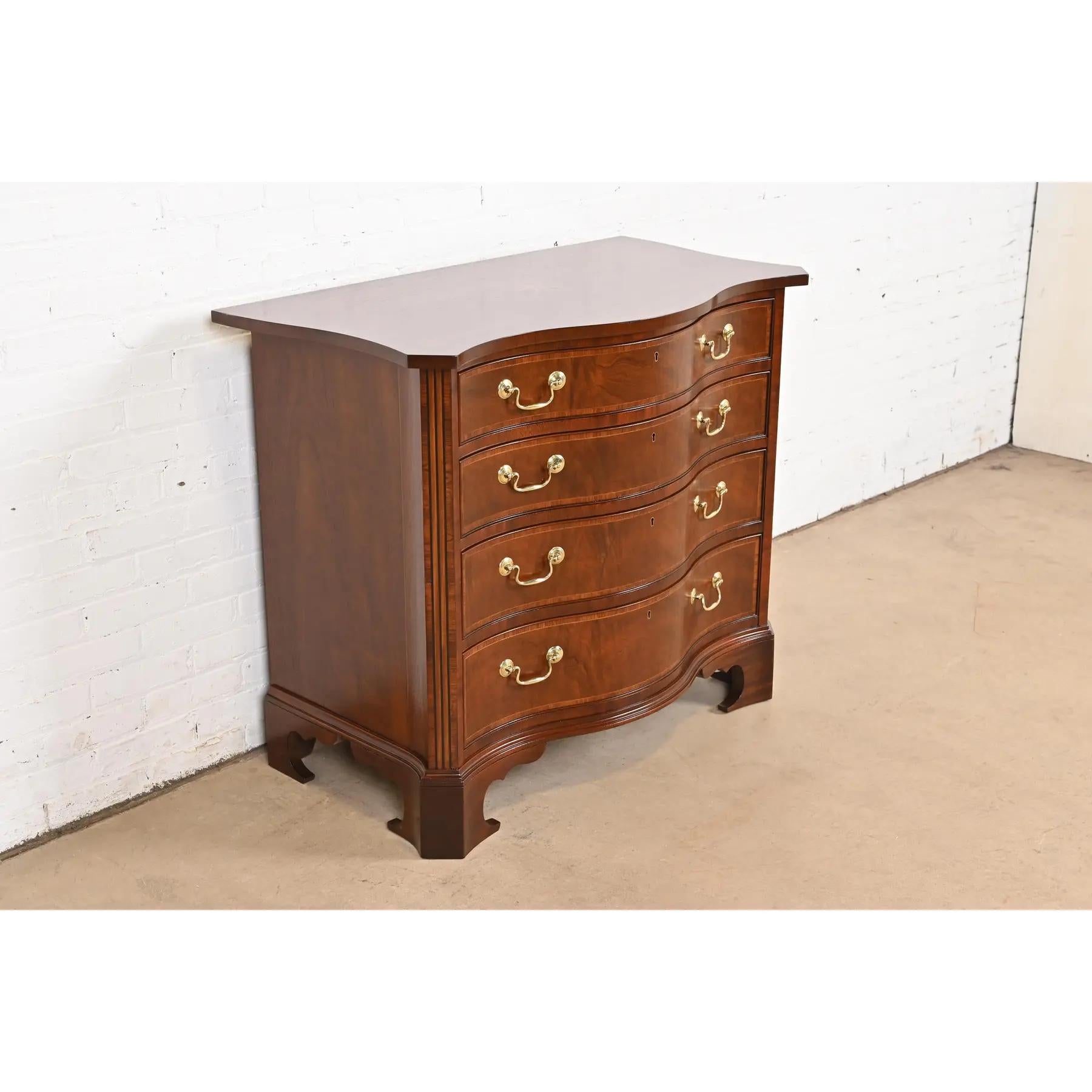 20th Century Baker Furniture Georgian Banded Mahogany Serpentine Front Chest of Drawers For Sale