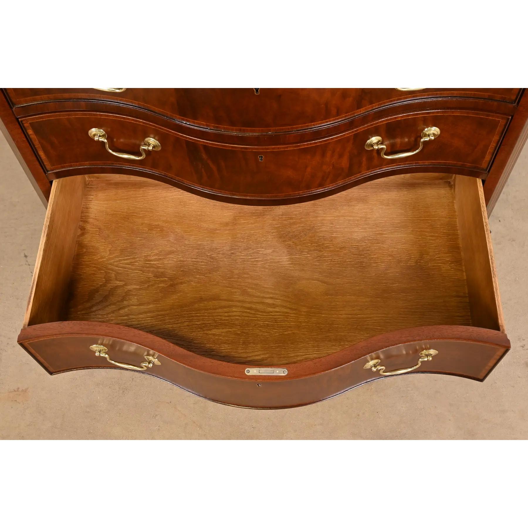 Baker Furniture Georgian Banded Mahogany Serpentine Front Chest of Drawers For Sale 1