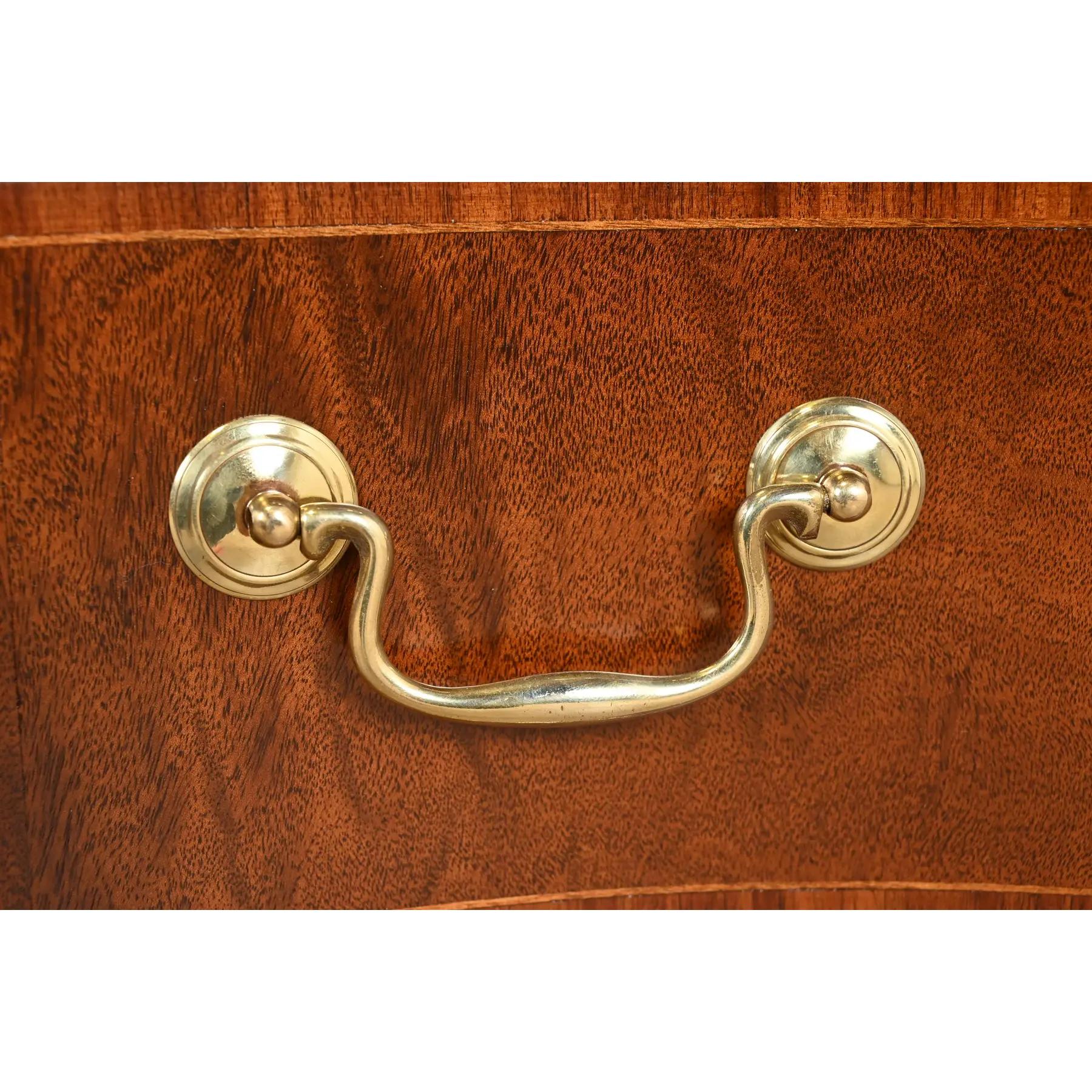Baker Furniture Georgian Banded Mahogany Serpentine Front Chest of Drawers For Sale 2