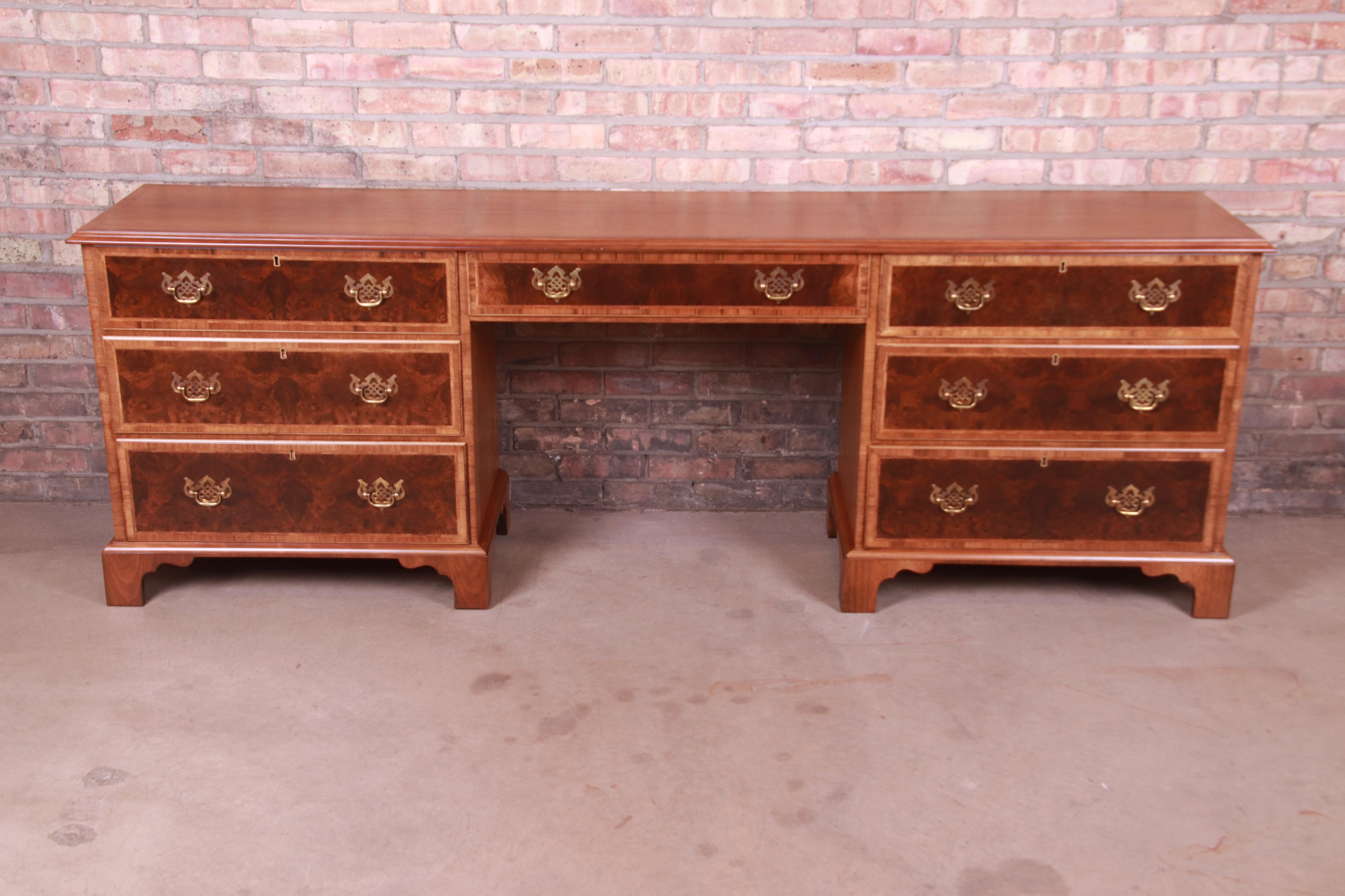 A stately Georgian or Chippendale style executive credenza desk

By Baker Furniture

USA, 1950s

Walnut case, with gorgeous burled walnut drawer fronts and original brass pulls.

Measures: 89